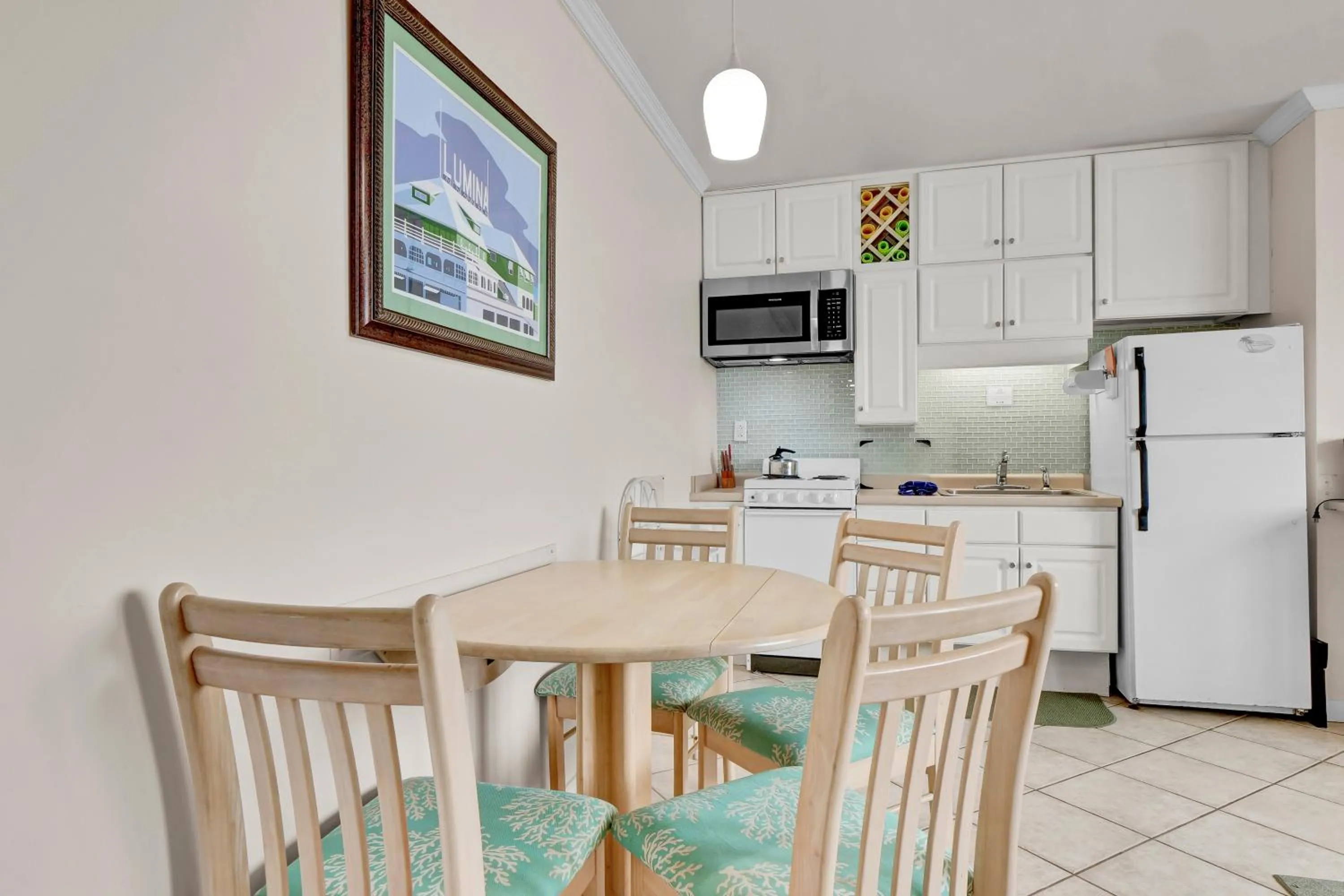 Kitchen or kitchenette in Sandpeddler Inn and Suites