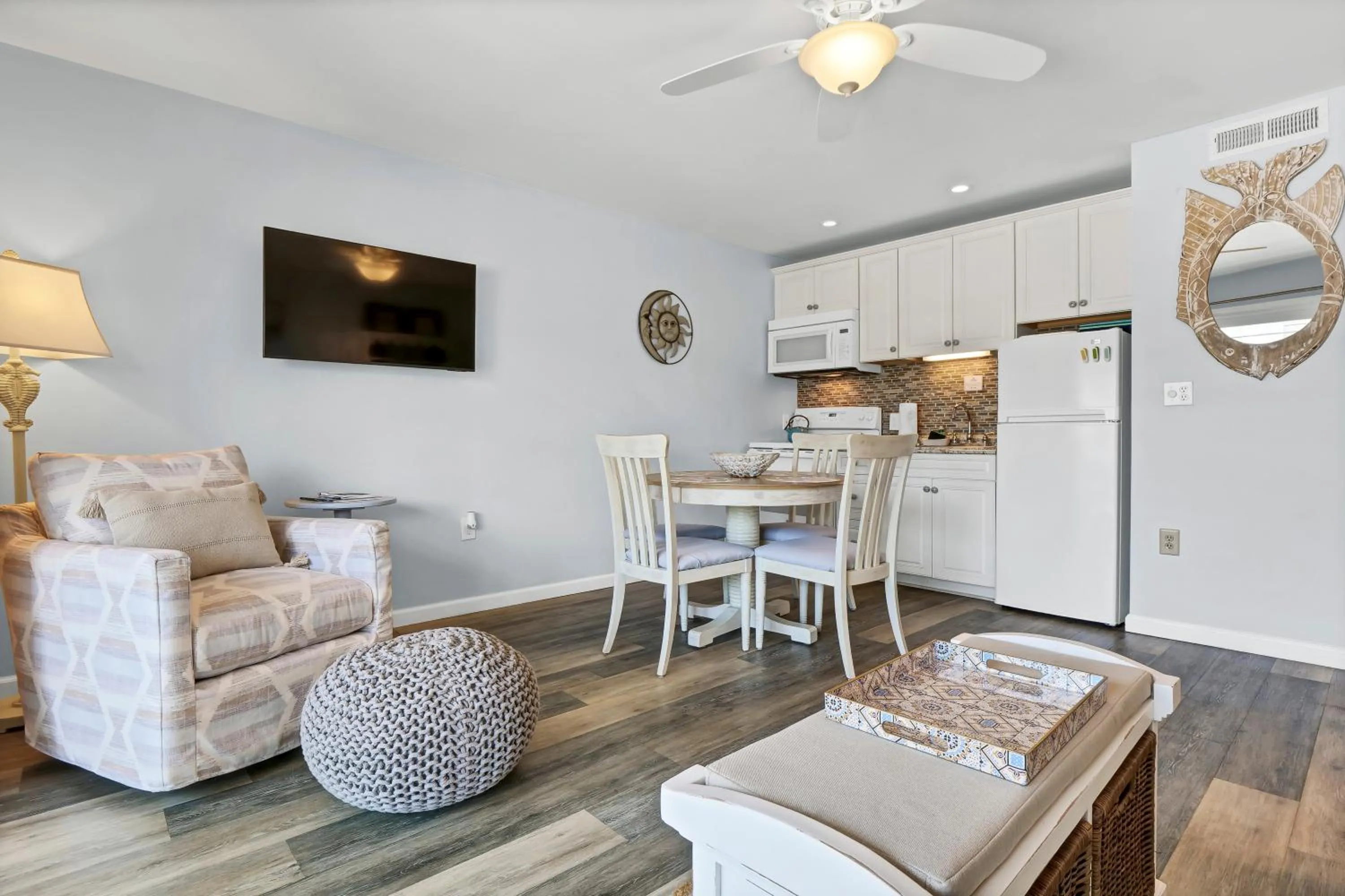Kitchen or kitchenette in Sandpeddler Inn and Suites