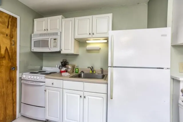 Kitchen or kitchenette in Sandpeddler Inn and Suites