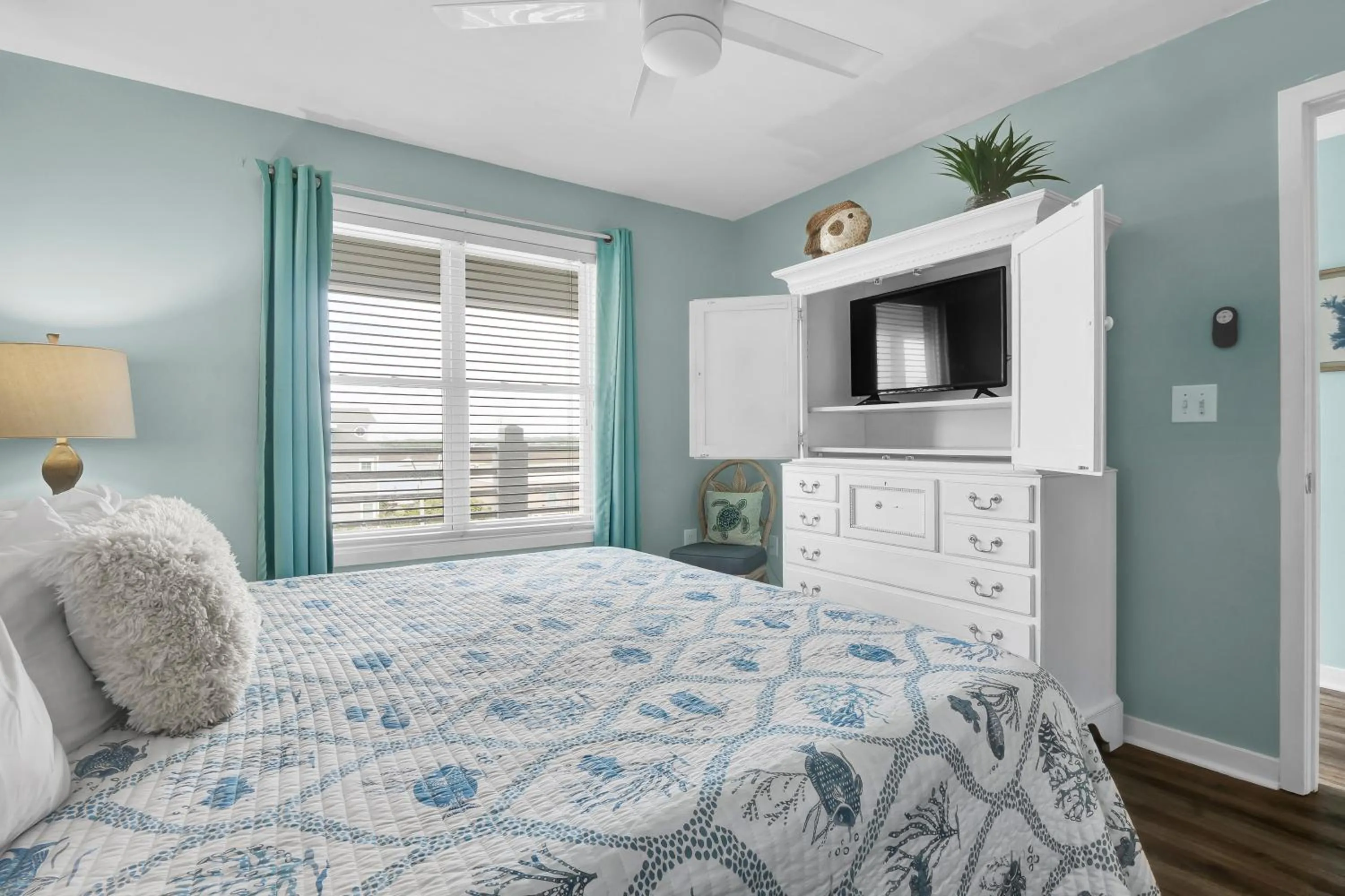 Bed in Sandpeddler Inn and Suites