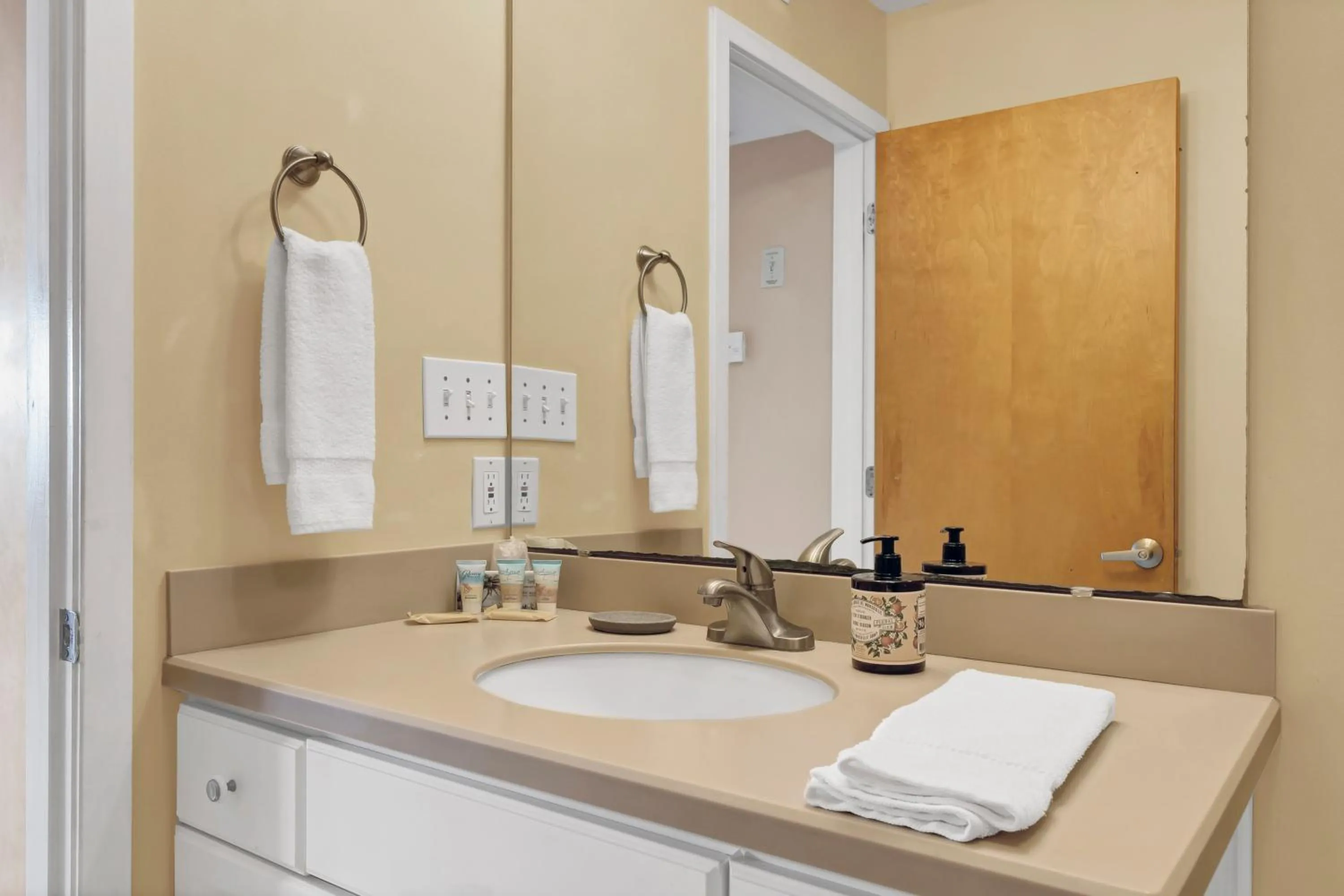 Bathroom in Sandpeddler Inn and Suites