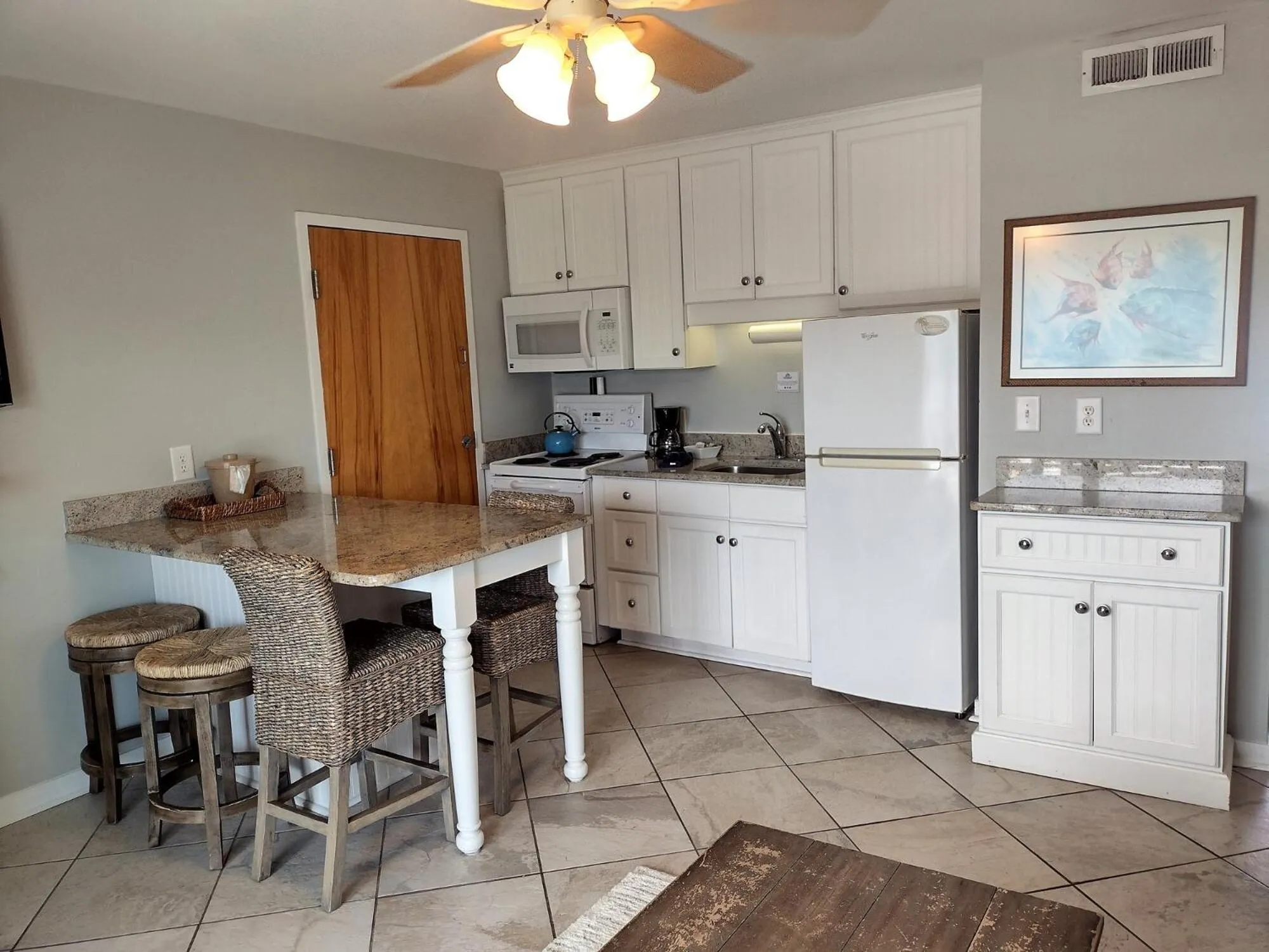 Kitchen or kitchenette in Sandpeddler Inn and Suites