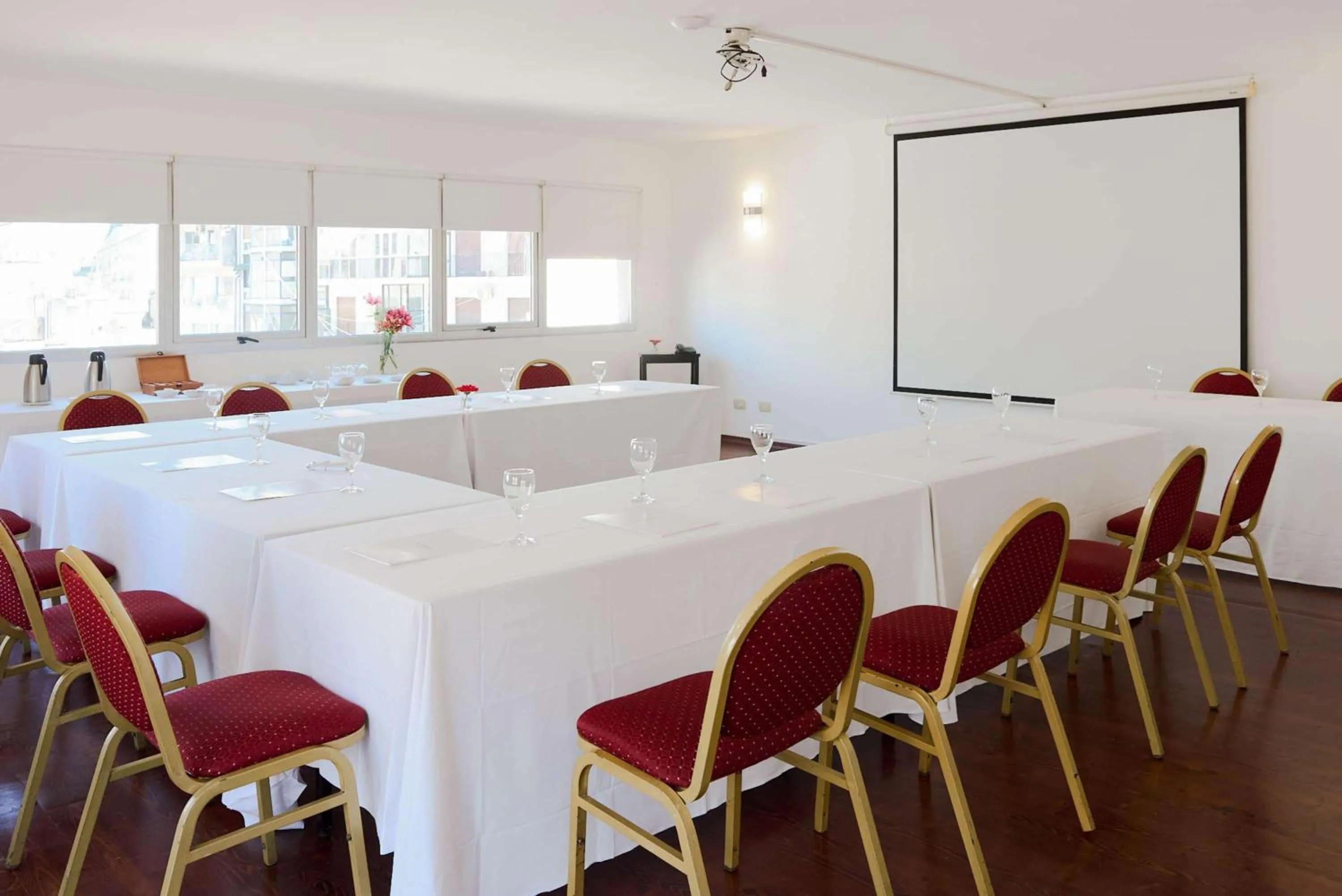 Meeting/conference room in Dazzler by Wyndham Buenos Aires Maipu