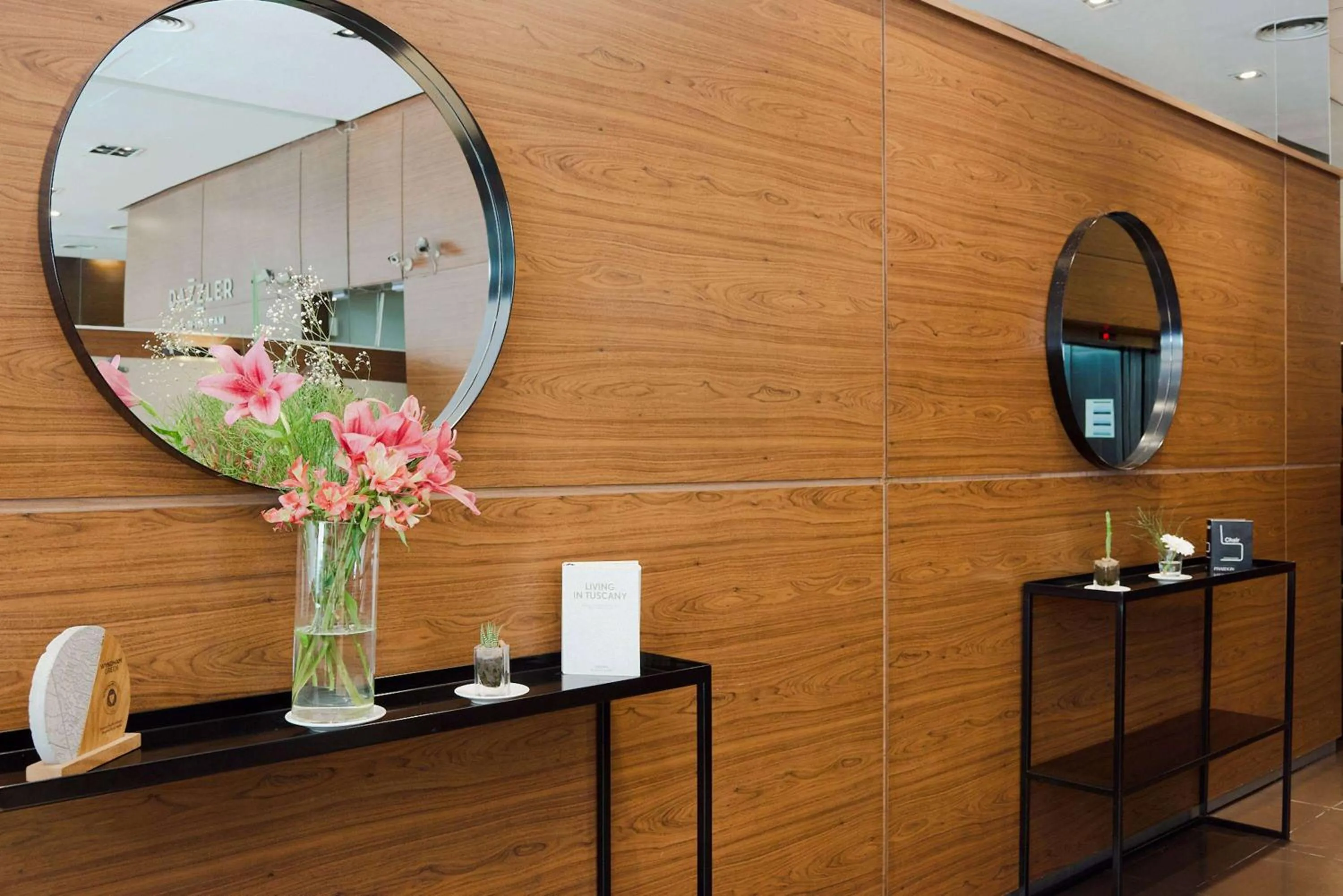 Lobby or reception in Dazzler by Wyndham Buenos Aires Maipu