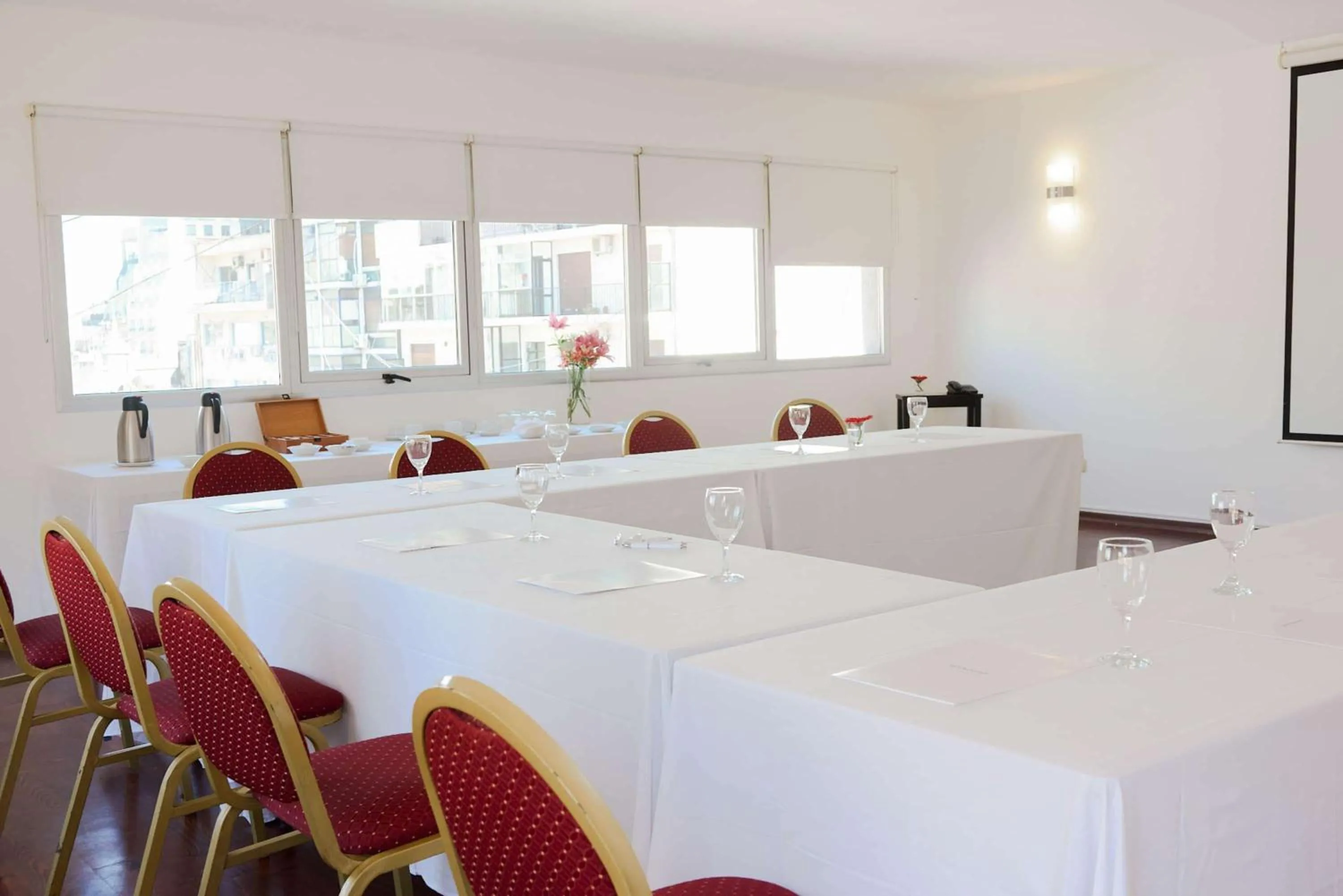 Meeting/conference room in Dazzler by Wyndham Buenos Aires Maipu