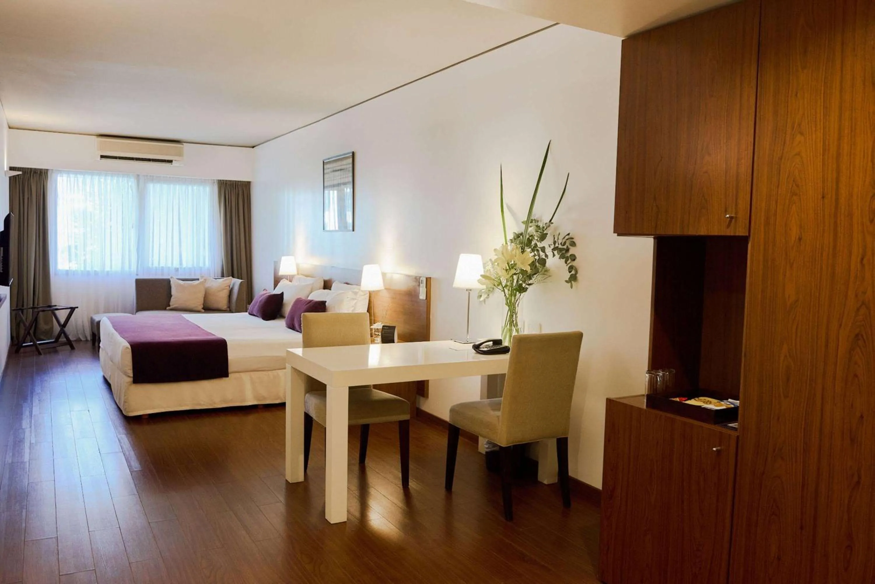 Photo of the whole room, Bed in Dazzler by Wyndham Buenos Aires Maipu