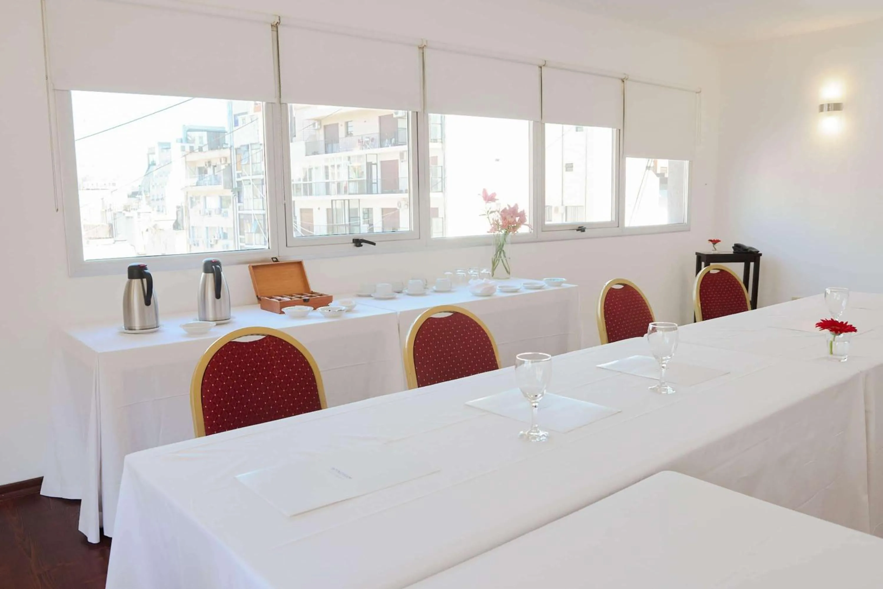 Meeting/conference room in Dazzler by Wyndham Buenos Aires Maipu