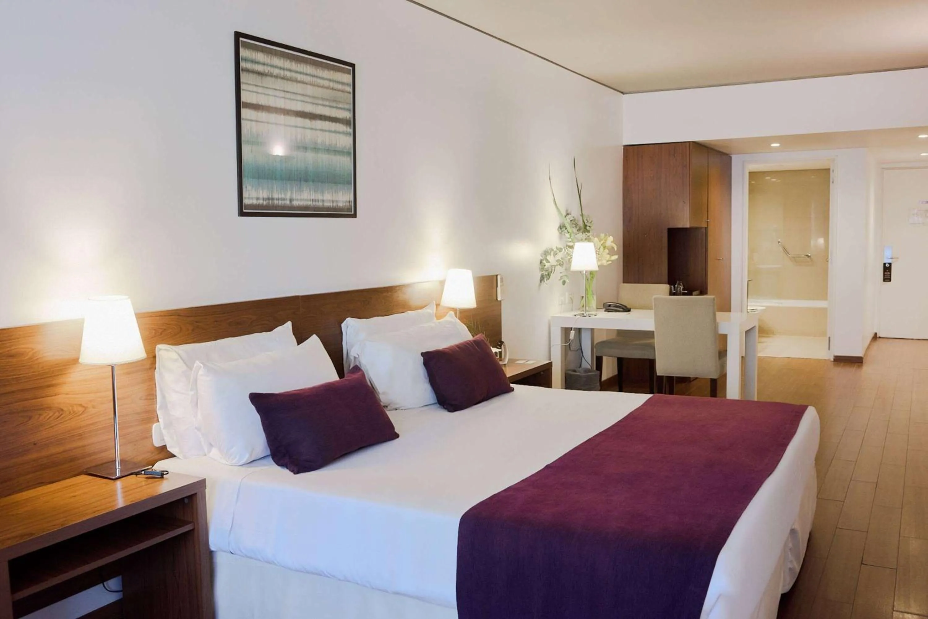 Photo of the whole room, Bed in Dazzler by Wyndham Buenos Aires Maipu