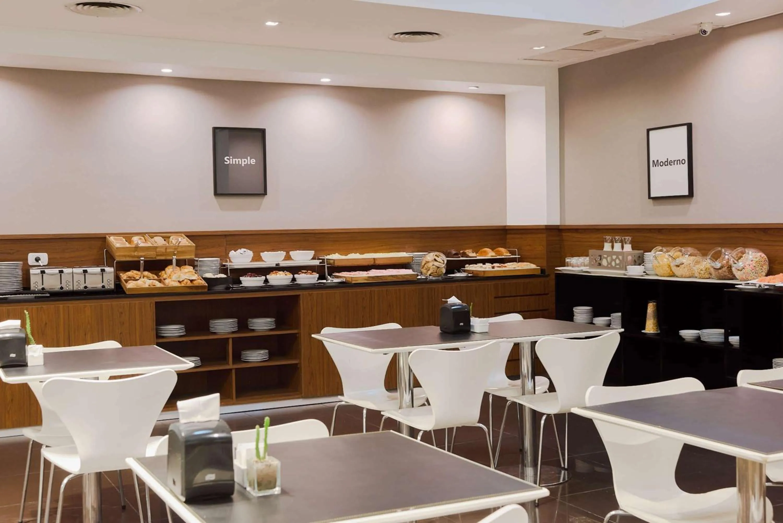 Restaurant/places to eat in Dazzler by Wyndham Buenos Aires Maipu