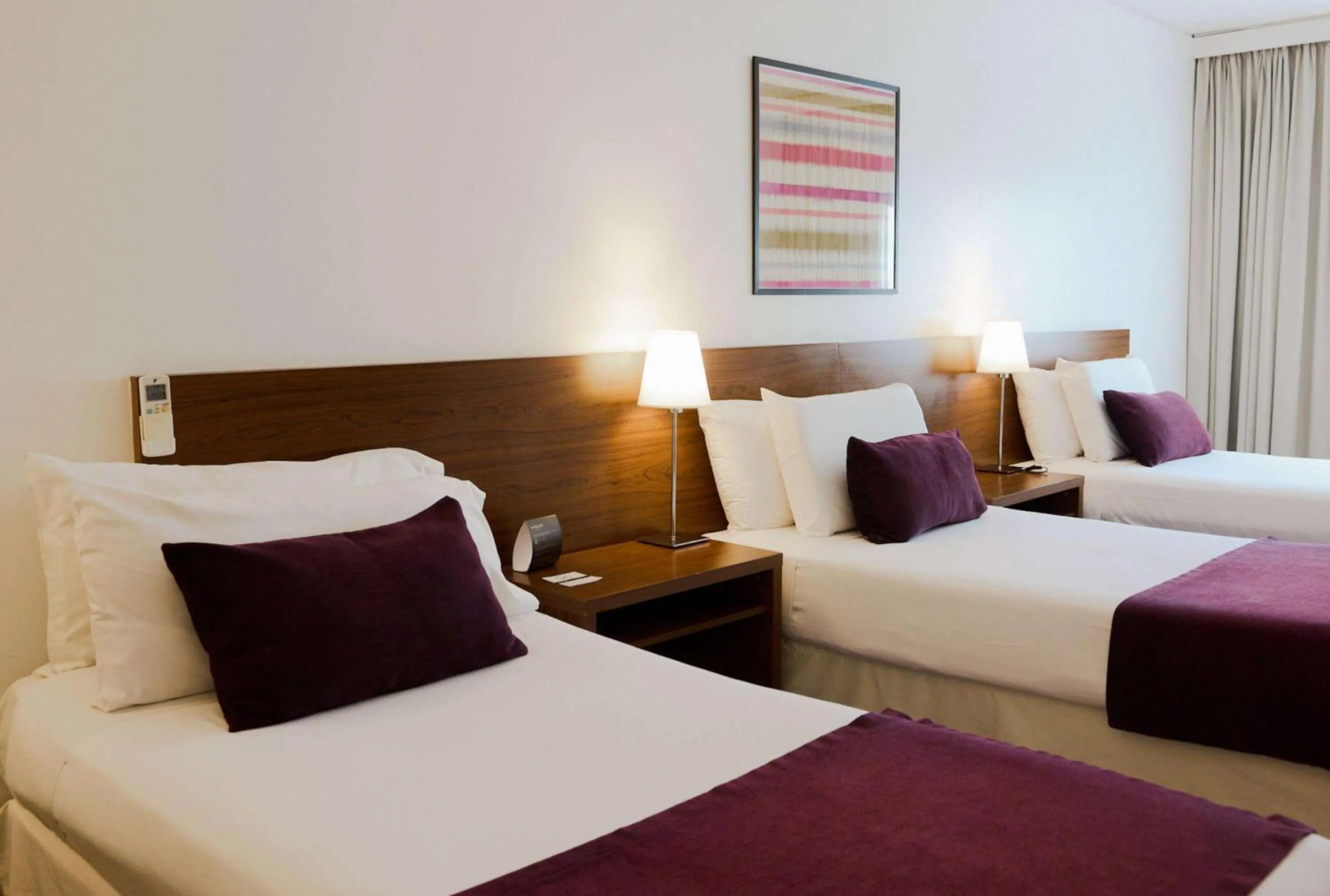 Photo of the whole room, Bed in Dazzler by Wyndham Buenos Aires Maipu