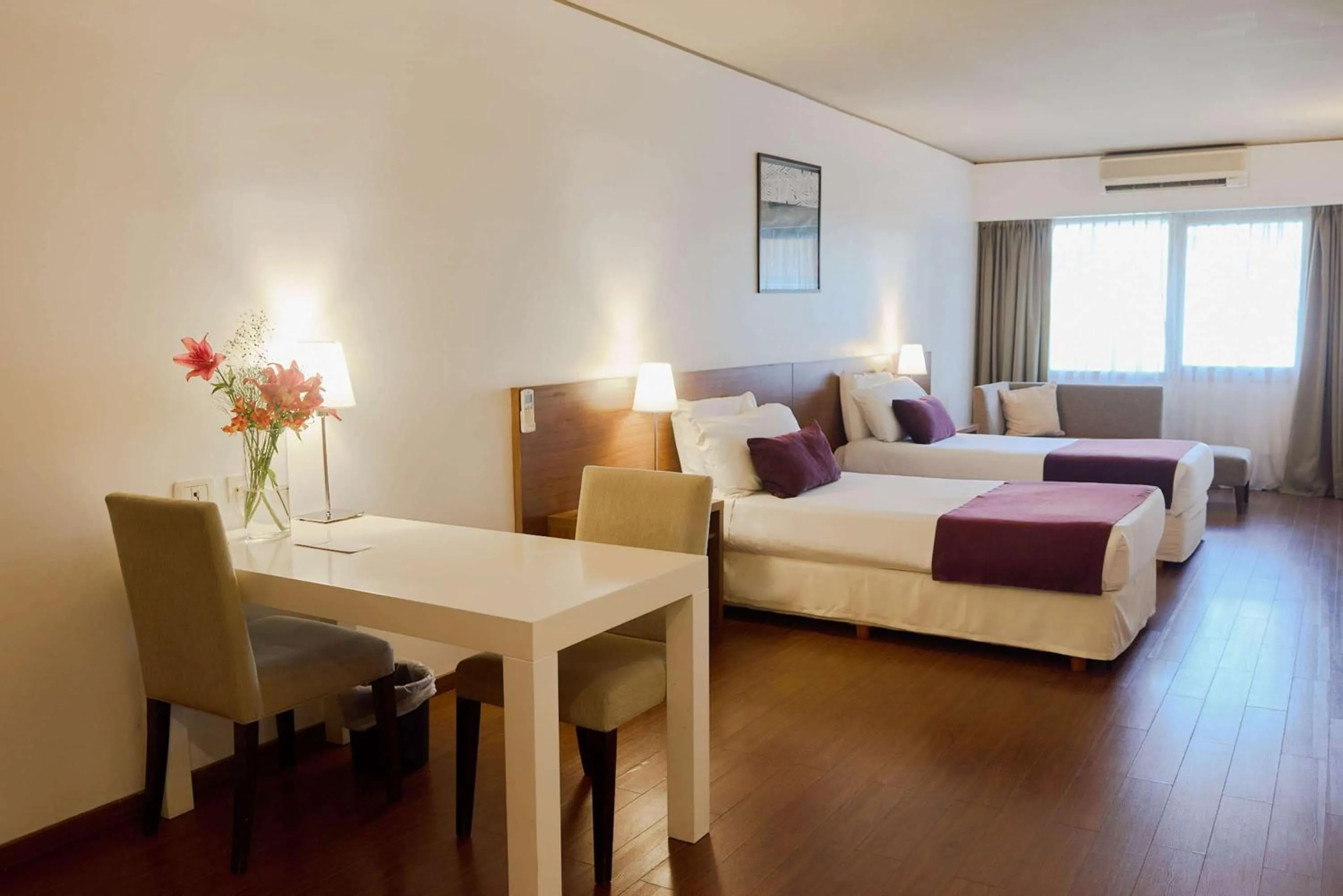 Photo of the whole room, Bed in Dazzler by Wyndham Buenos Aires Maipu