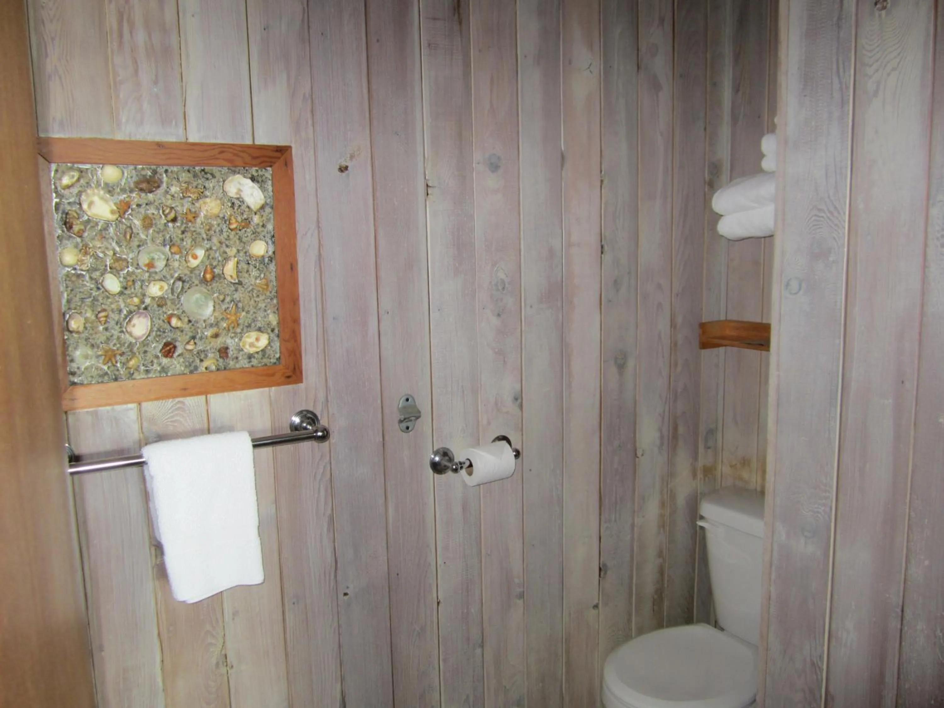 The Surf Lodge and Pub