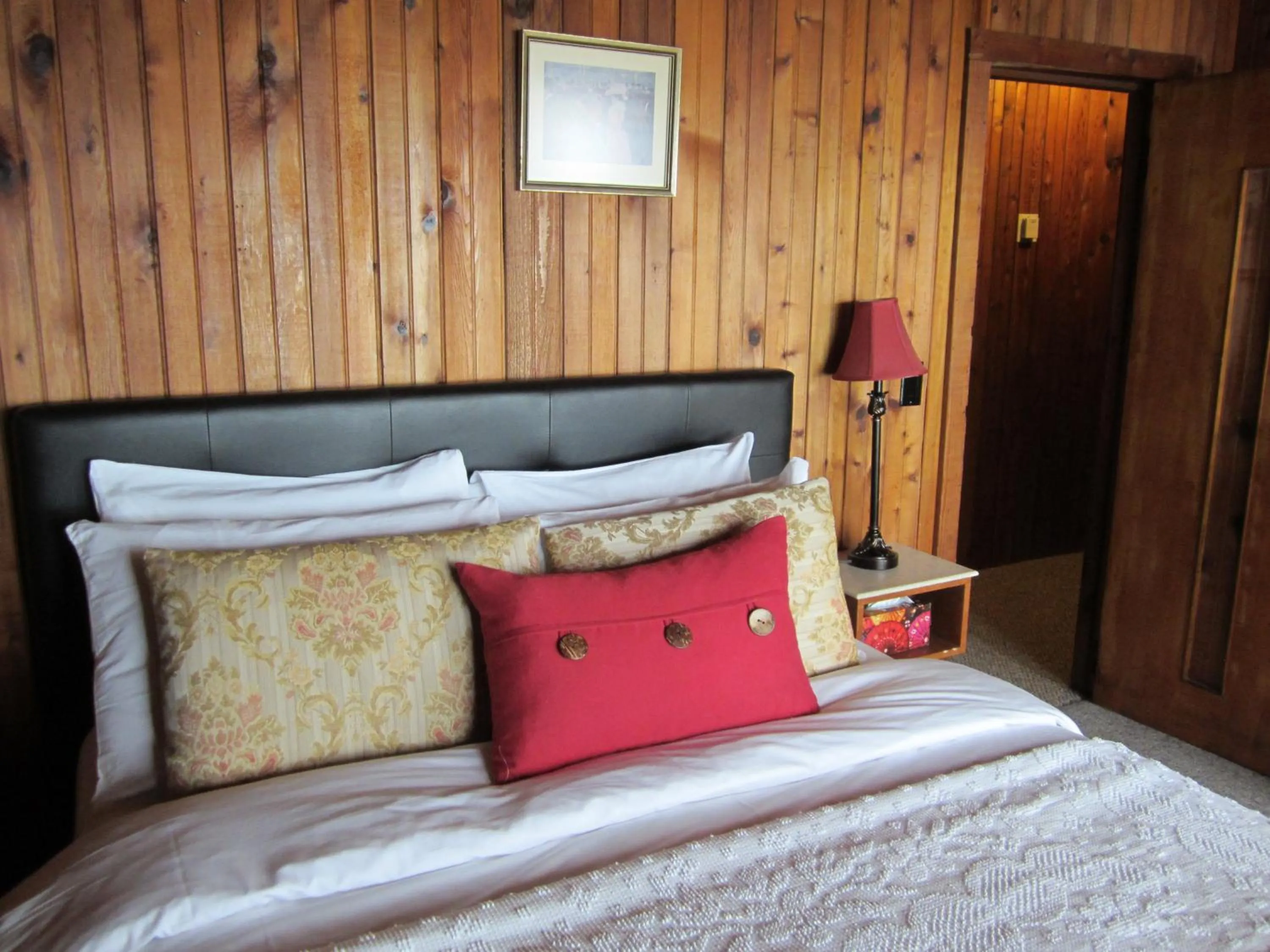 Bed in The Surf Lodge and Pub