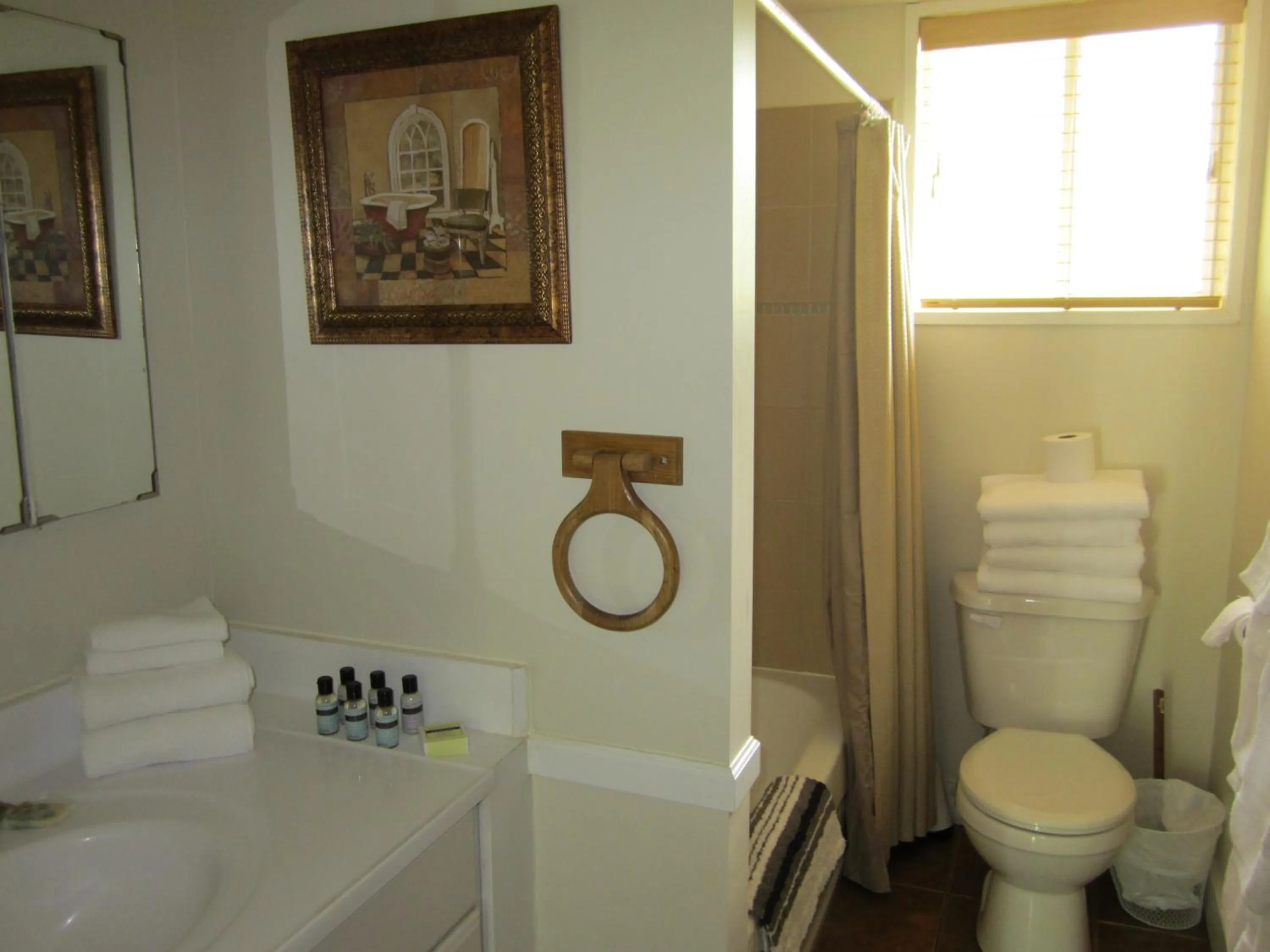 Toilet in The Surf Lodge and Pub