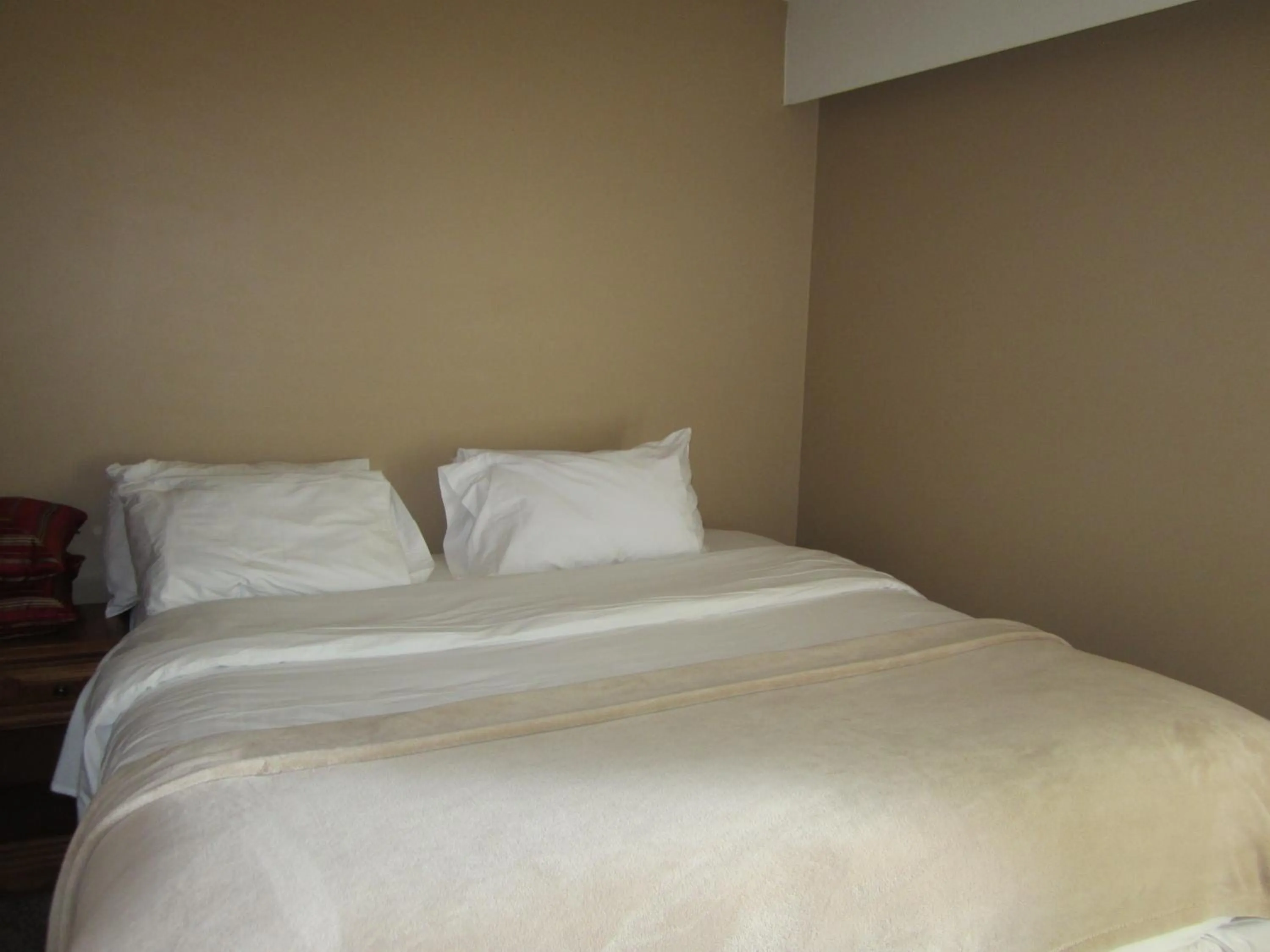 Bed in The Surf Lodge and Pub