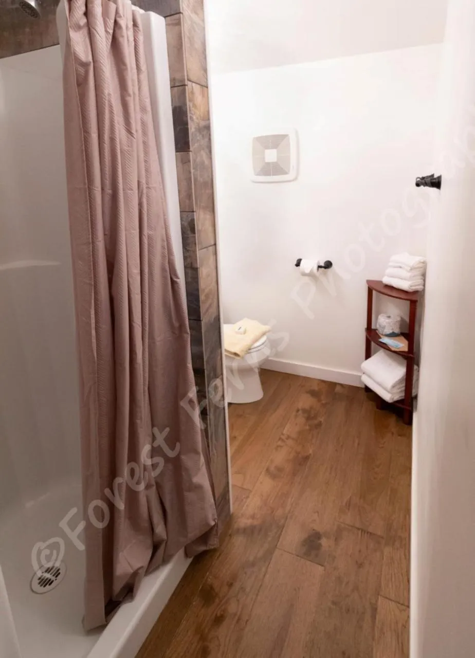Bathroom in The Surf Lodge and Pub