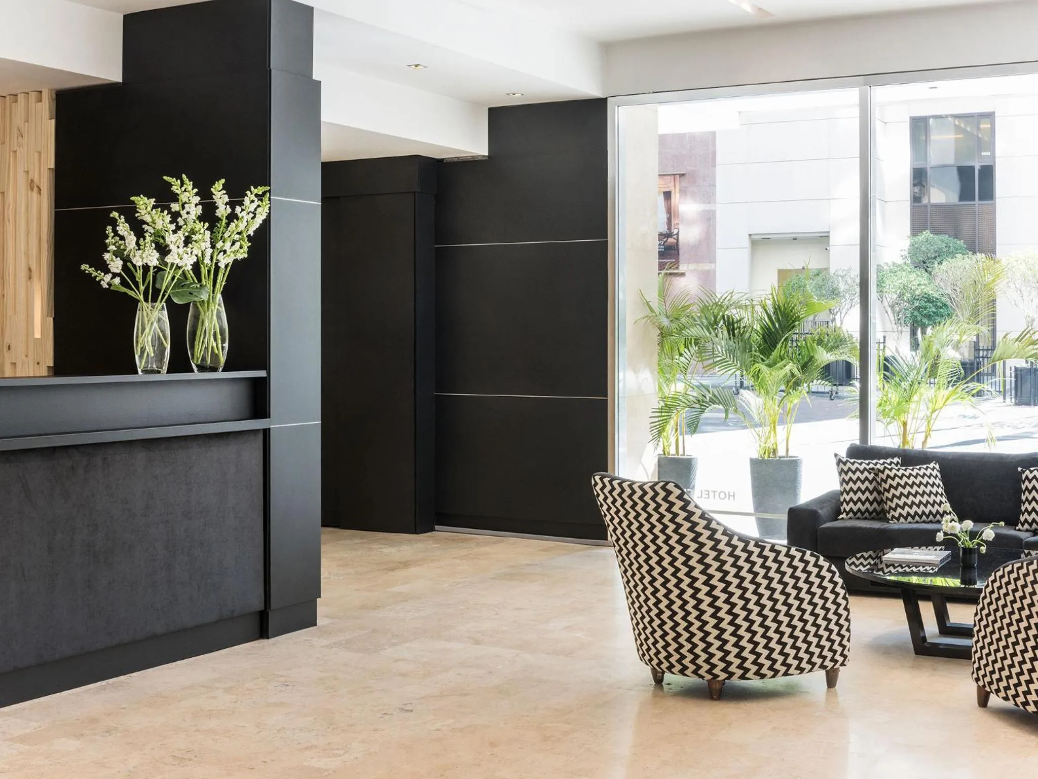 Lobby or reception in HTL City Baires