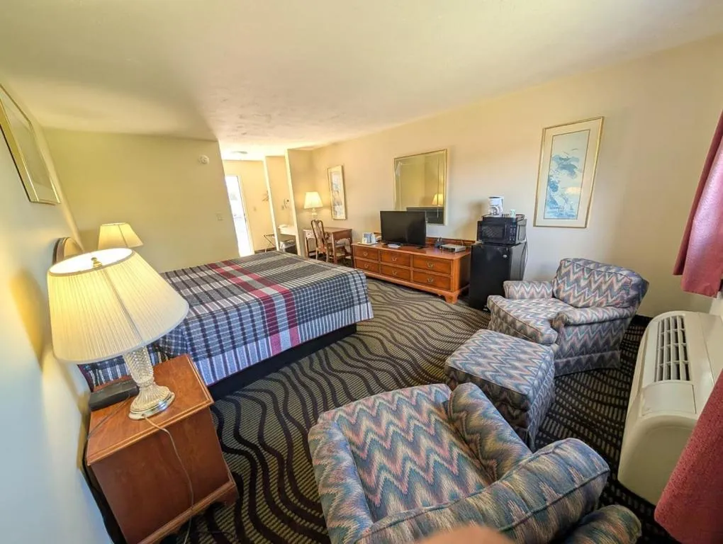 Bedroom, Bed in The Falls Motel - 2 Mi to " Watkins Glen State Park, Seneca Lake " AND 4 Mi to Watkins Glen International Track " The Glen "