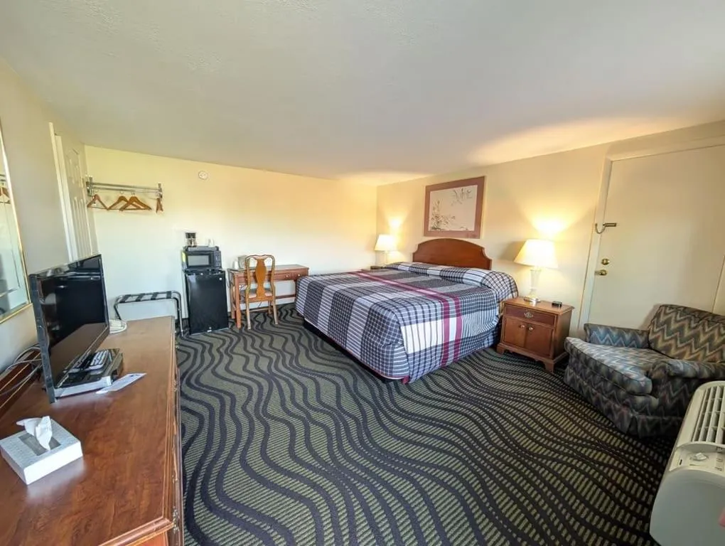 Bedroom, Bed in The Falls Motel - 2 Mi to " Watkins Glen State Park, Seneca Lake " AND 4 Mi to Watkins Glen International Track " The Glen "