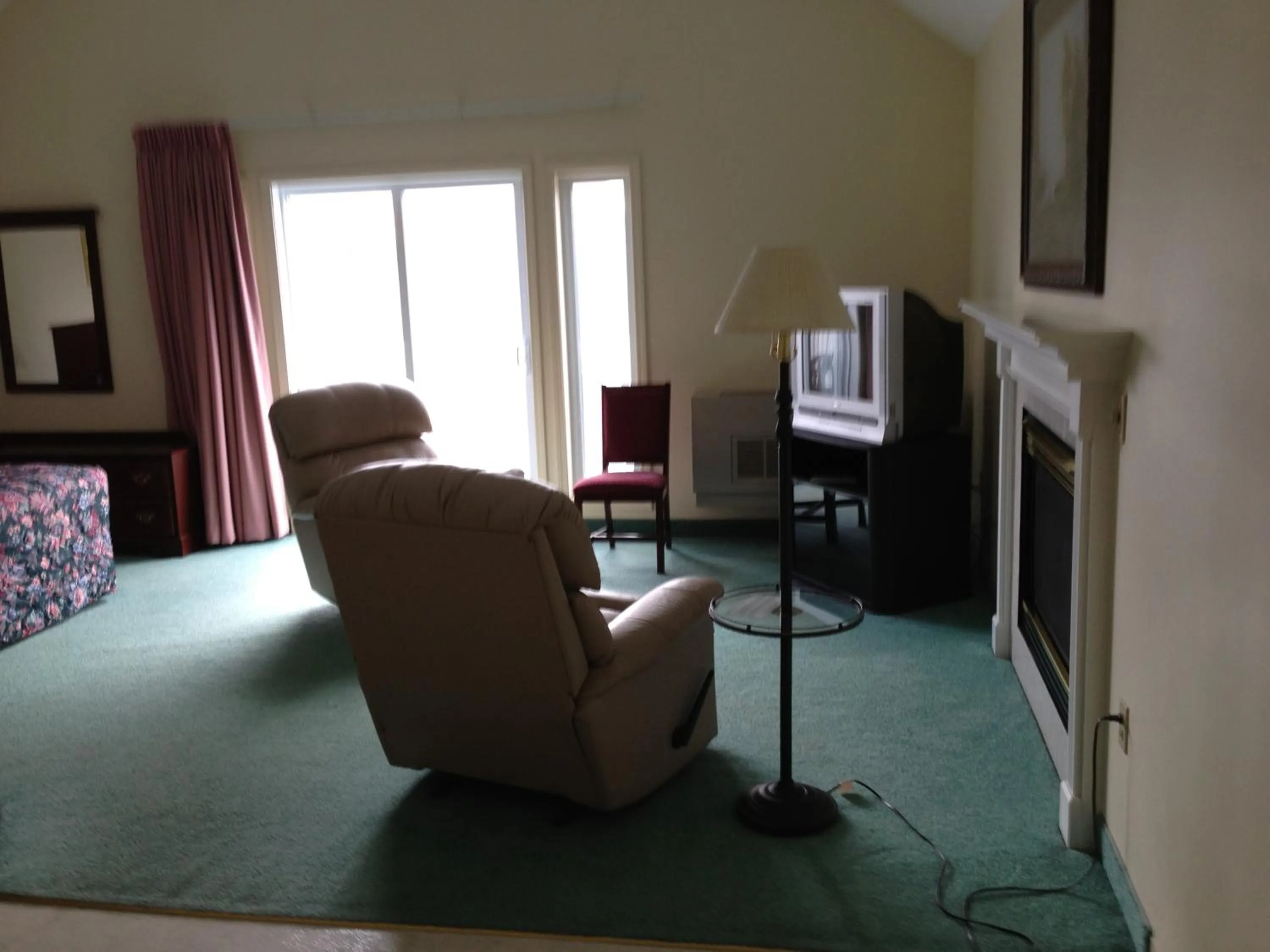 Day in The Falls Motel