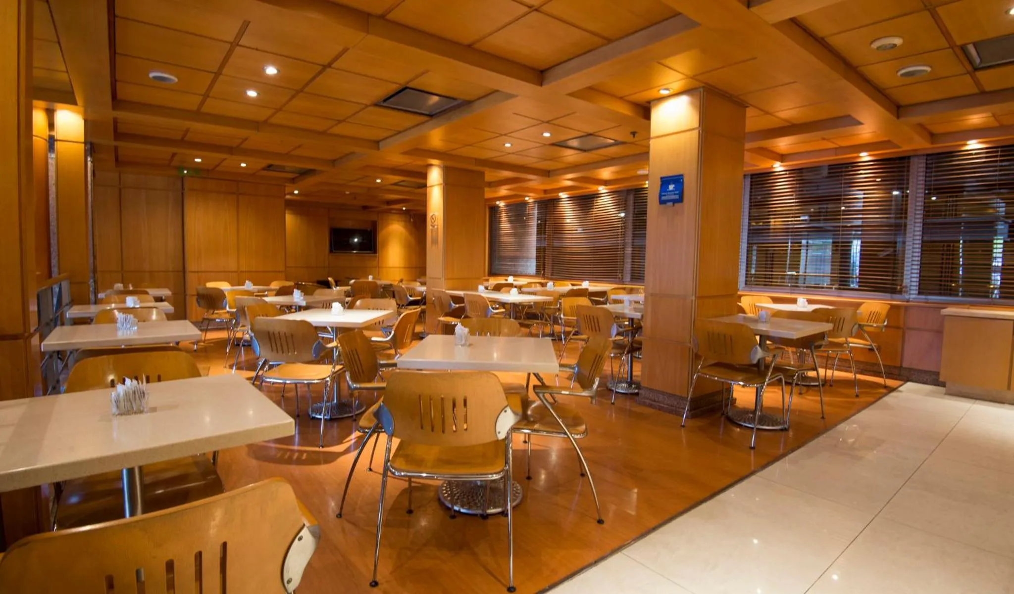 Restaurant/places to eat in Holiday Inn Express Puerto Madero by IHG