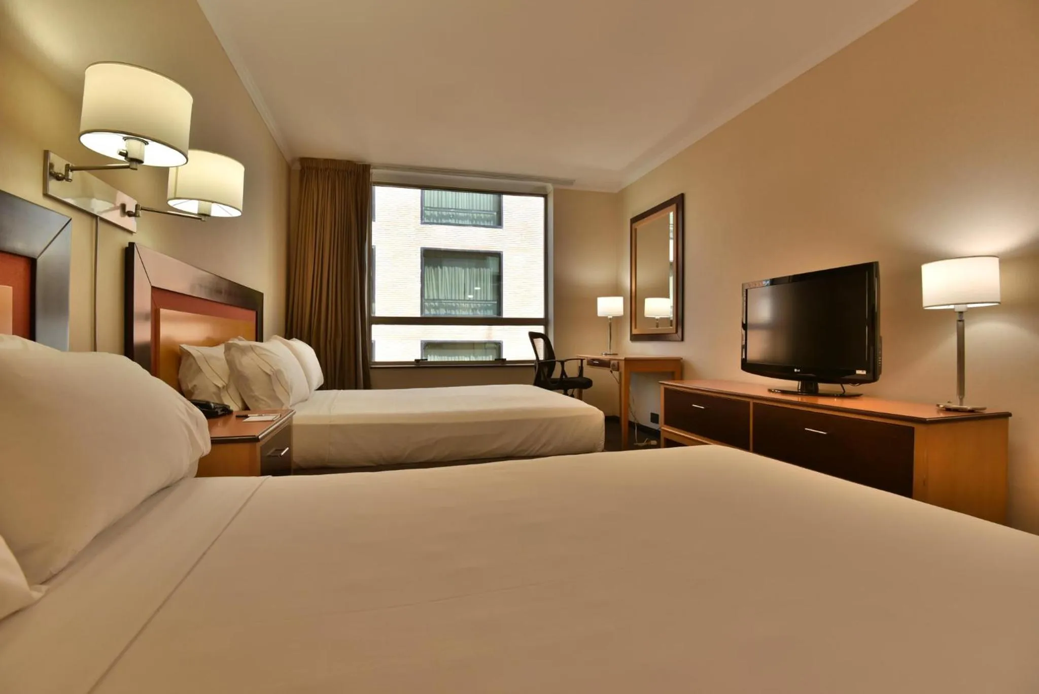 Photo of the whole room, Bed in Holiday Inn Express Puerto Madero by IHG