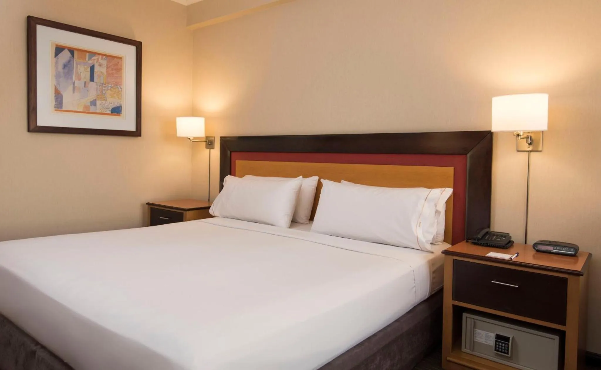 Photo of the whole room, Bed in Holiday Inn Express Puerto Madero by IHG