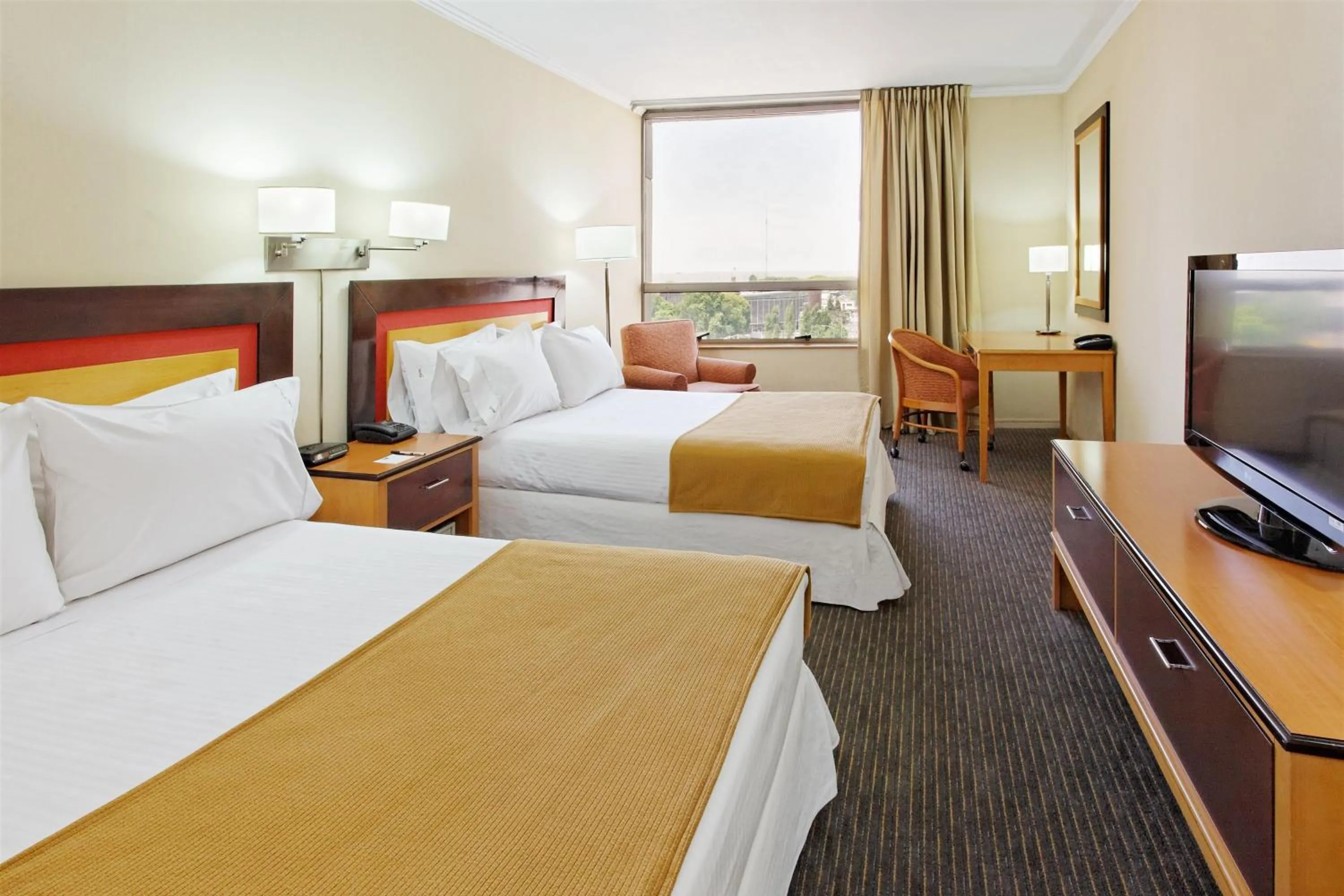 Photo of the whole room, Bed in Holiday Inn Express Puerto Madero by IHG
