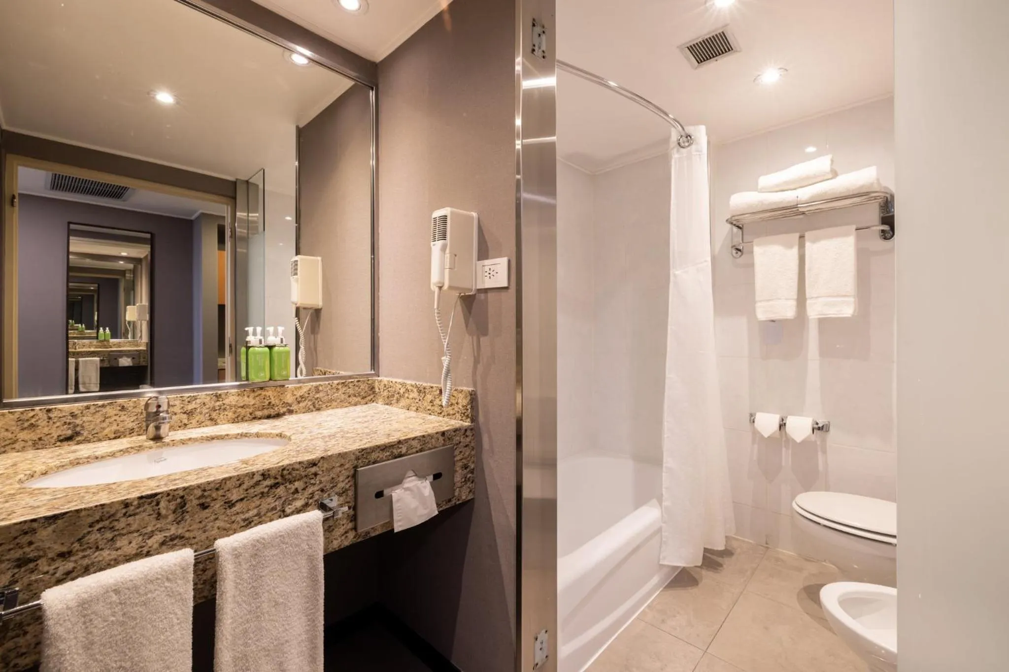 Bathroom in Holiday Inn Express Puerto Madero by IHG