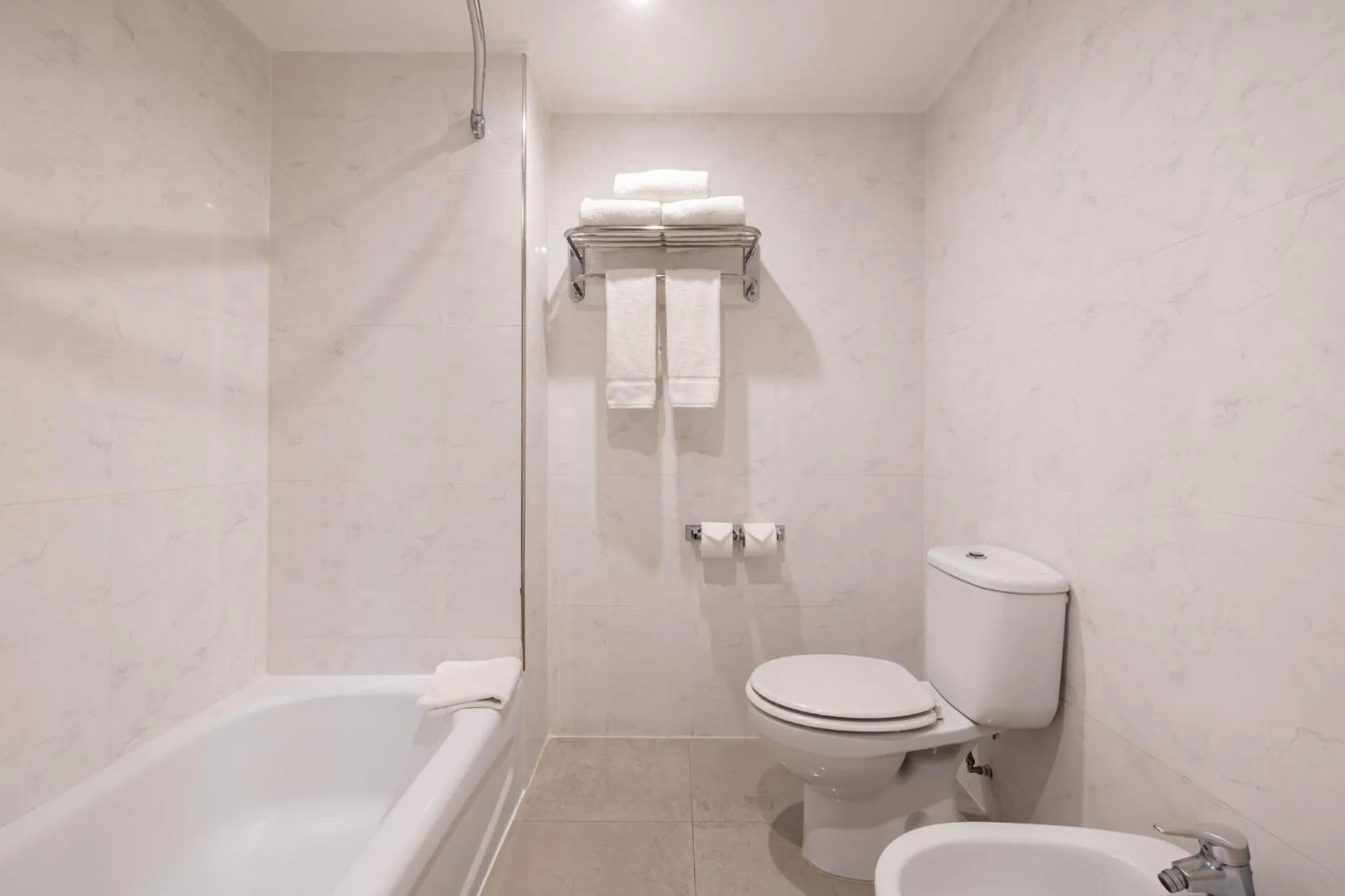Bathroom in Holiday Inn Express Puerto Madero by IHG