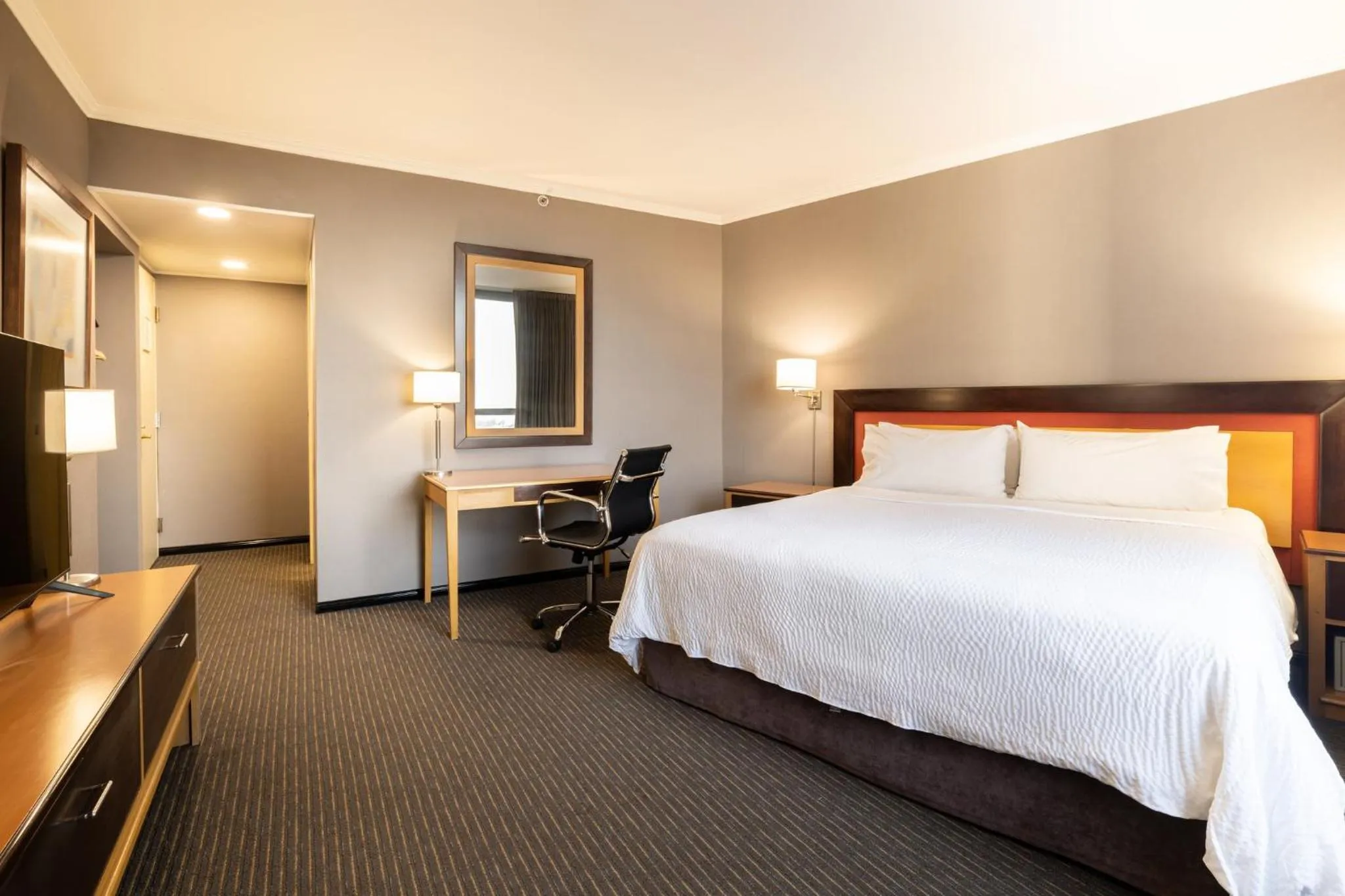 Photo of the whole room, Bed in Holiday Inn Express Puerto Madero by IHG