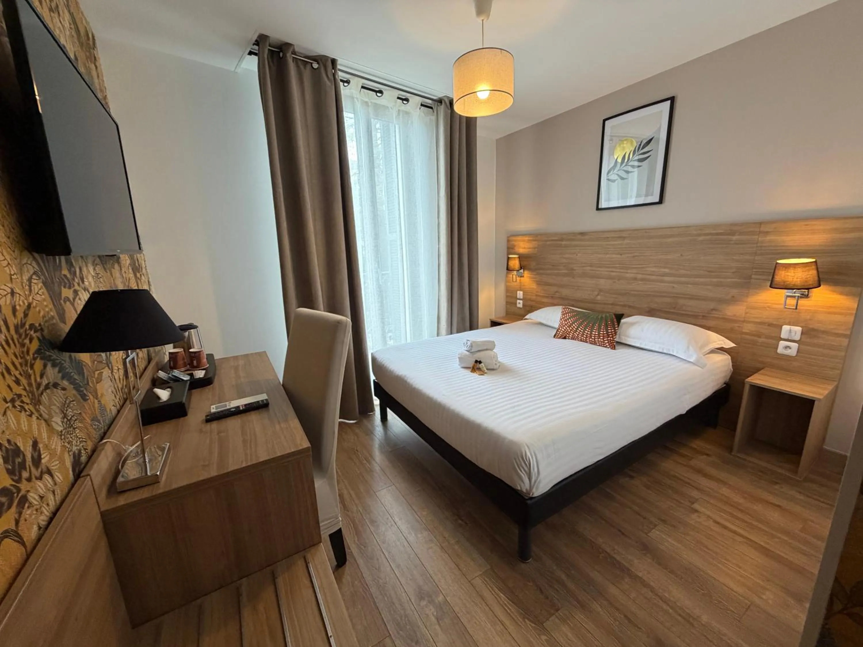 Bed in The Originals Boutique, Le Grand Hôtel Molière, Pézenas