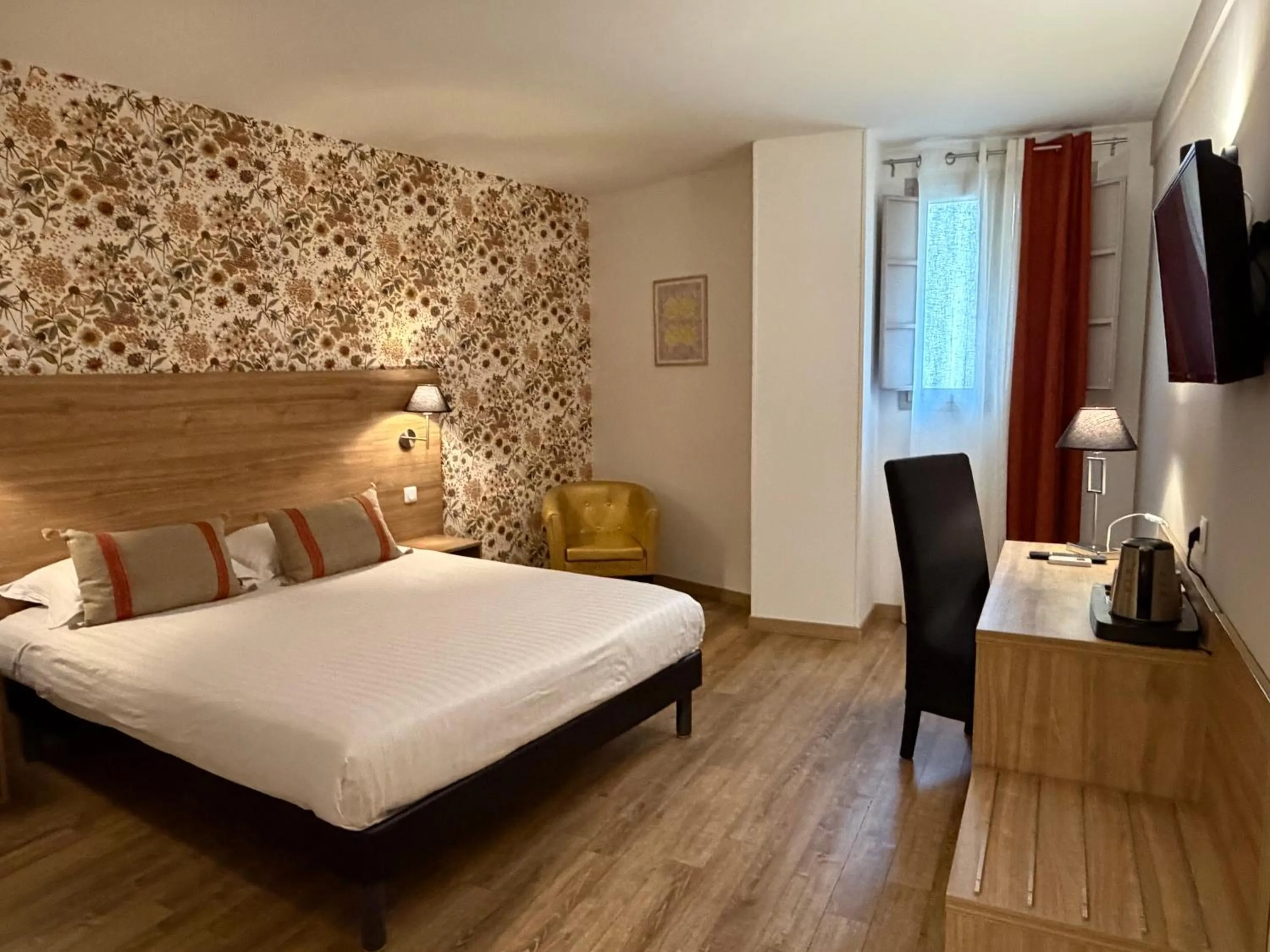 Bed in The Originals Boutique, Le Grand Hôtel Molière, Pézenas