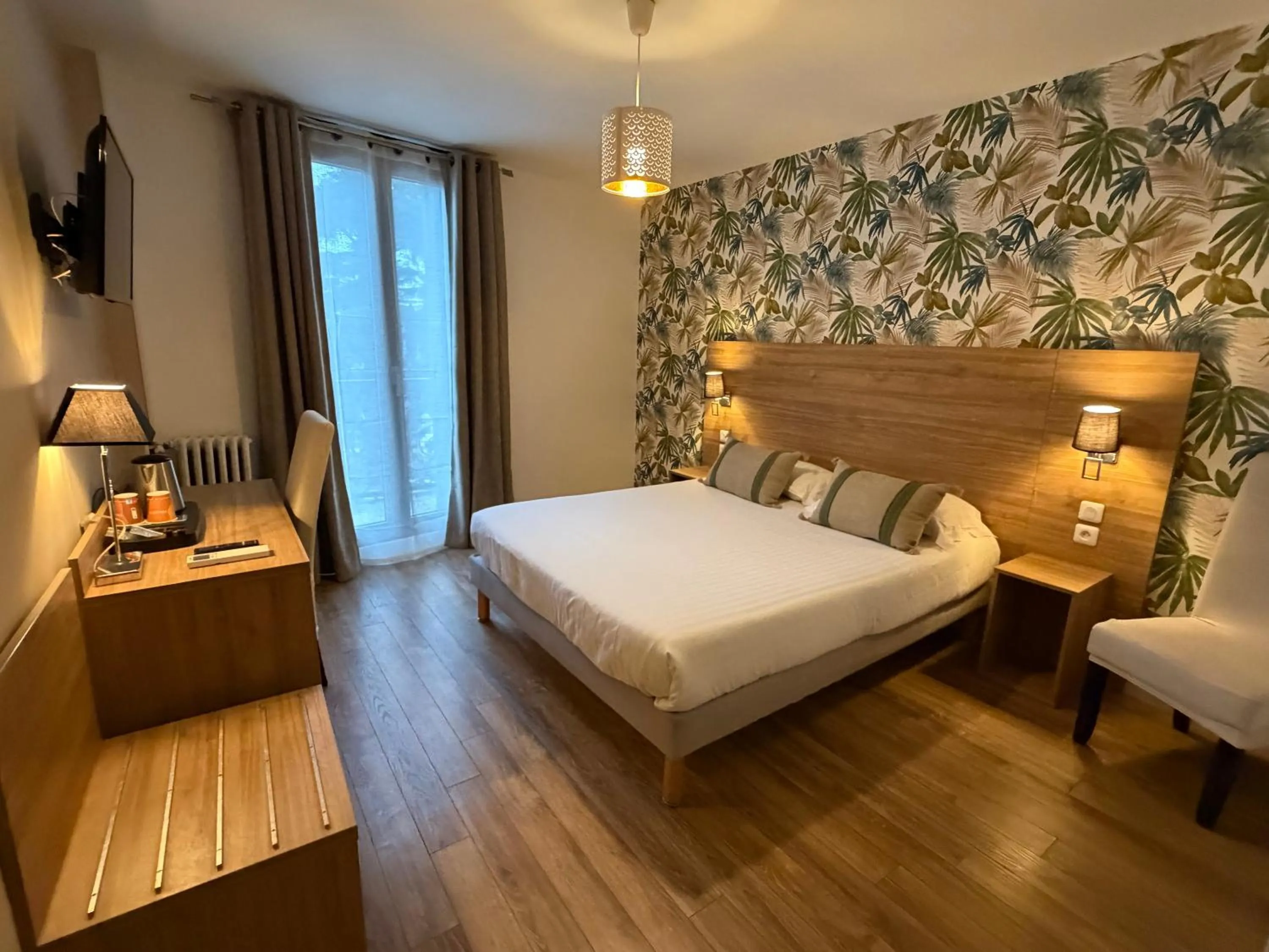 Bed in The Originals Boutique, Le Grand Hôtel Molière, Pézenas