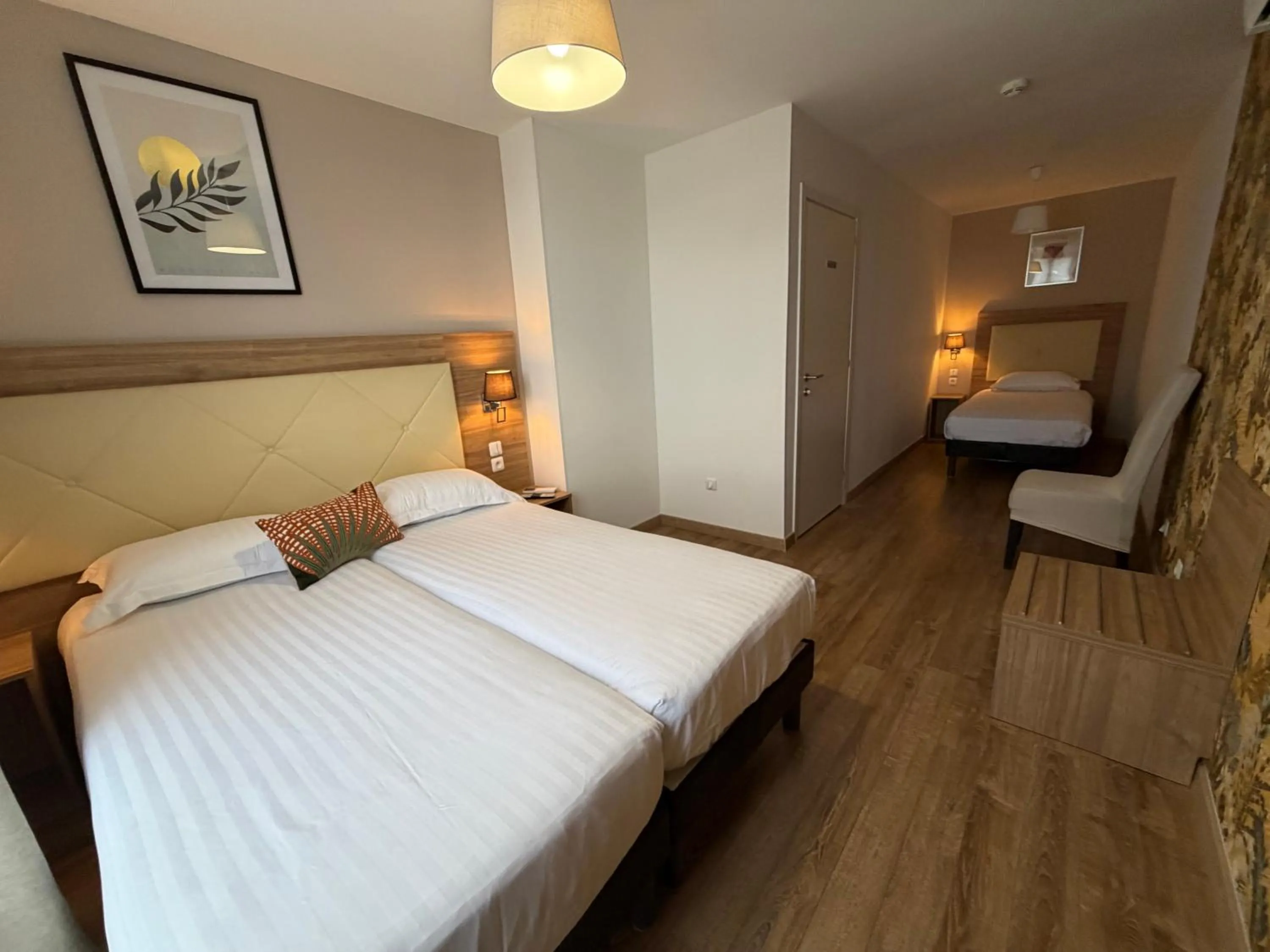 Bed in The Originals Boutique, Le Grand Hôtel Molière, Pézenas