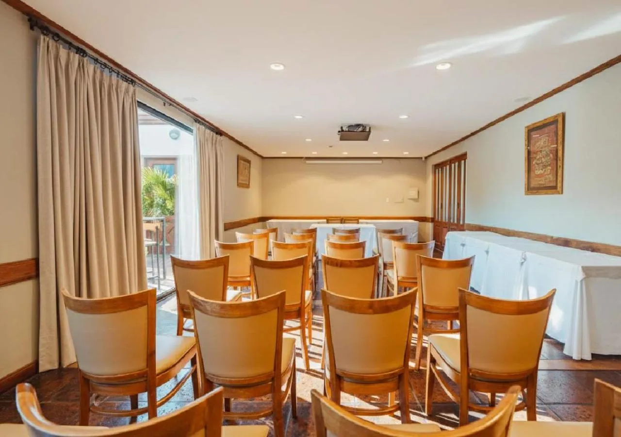 Meeting/conference room in Calafate Parque Hotel