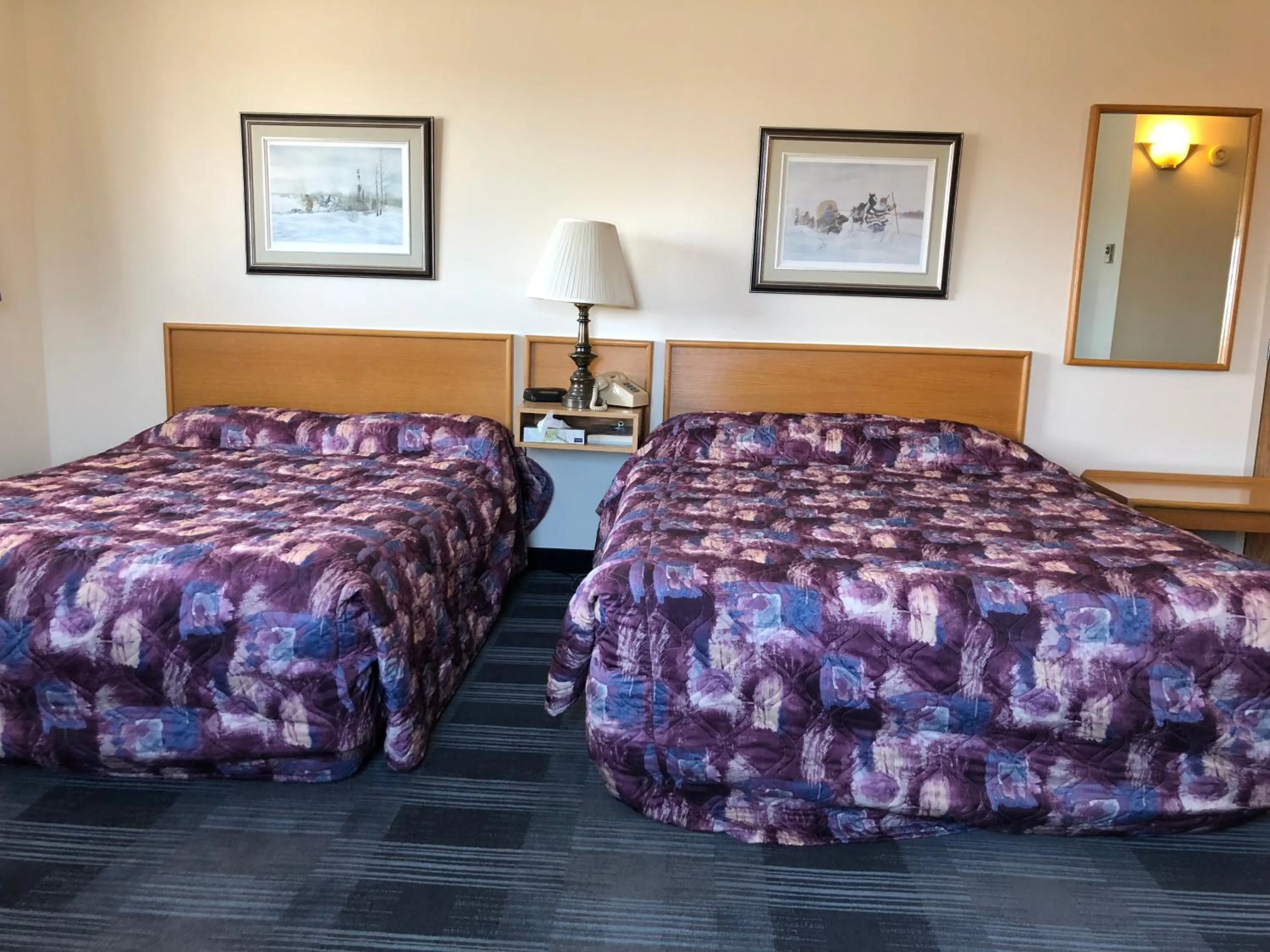Bed in Agassiz Hotel and Restaurant - Under New Management