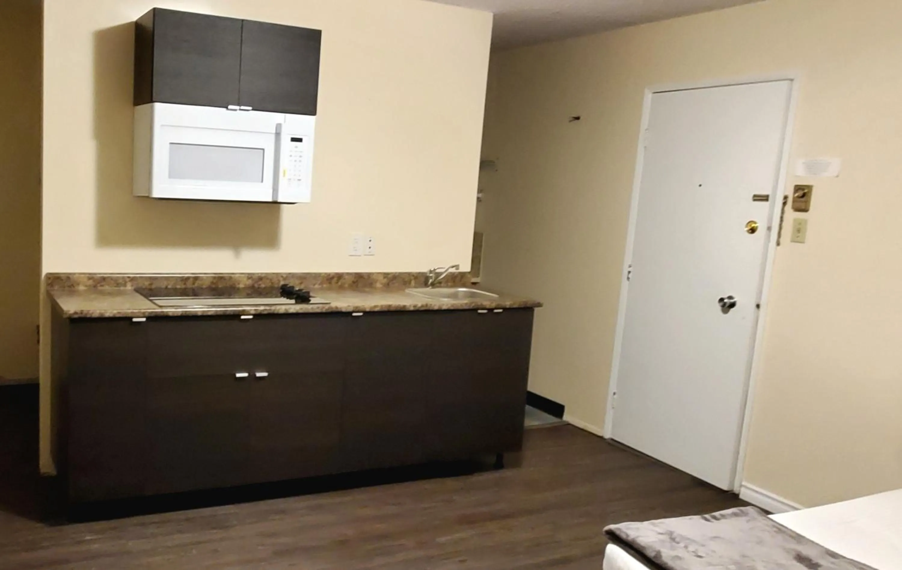 Agassiz Hotel and Restaurant - Under New Management