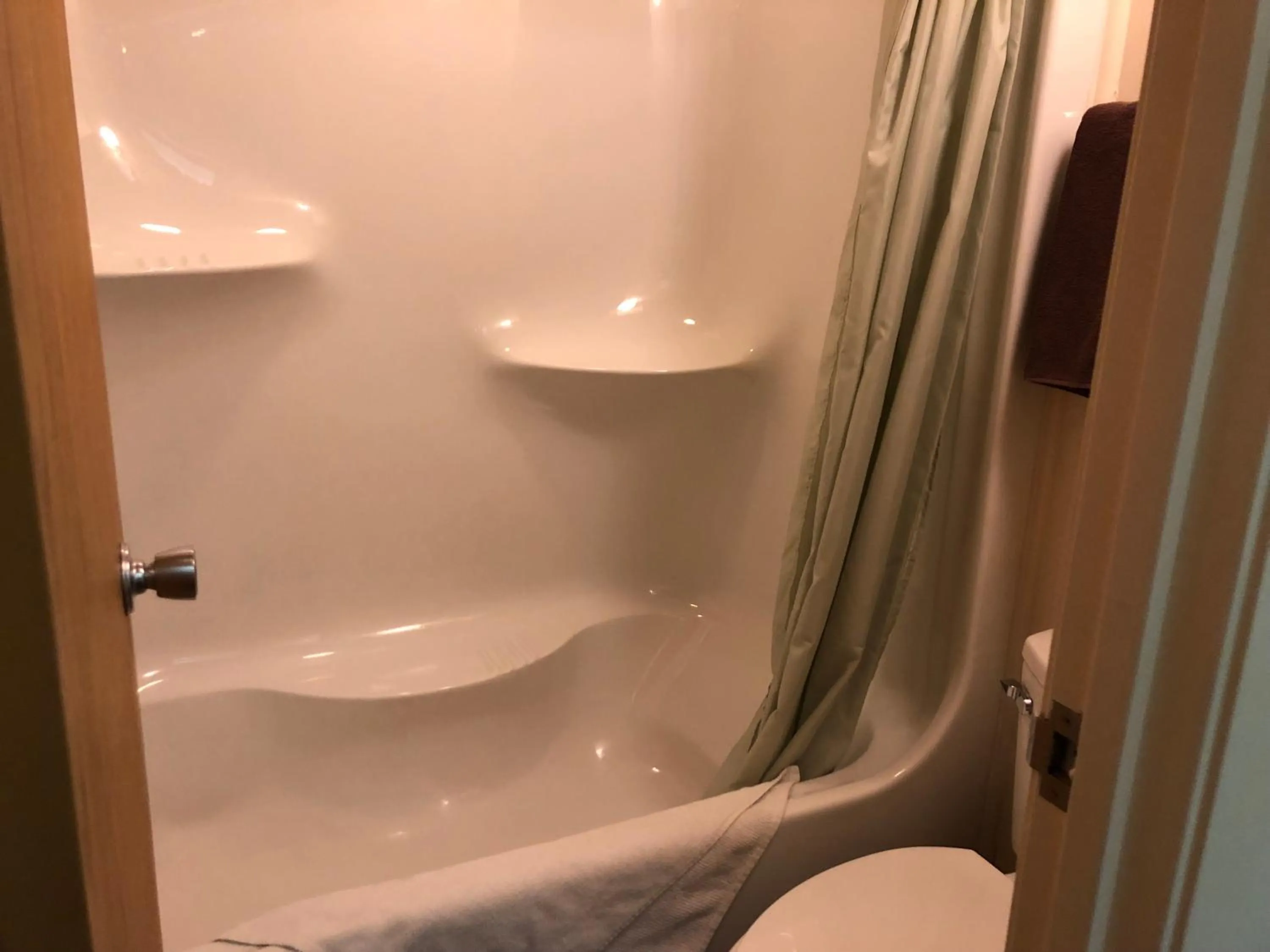 Agassiz Hotel and Restaurant - Under New Management