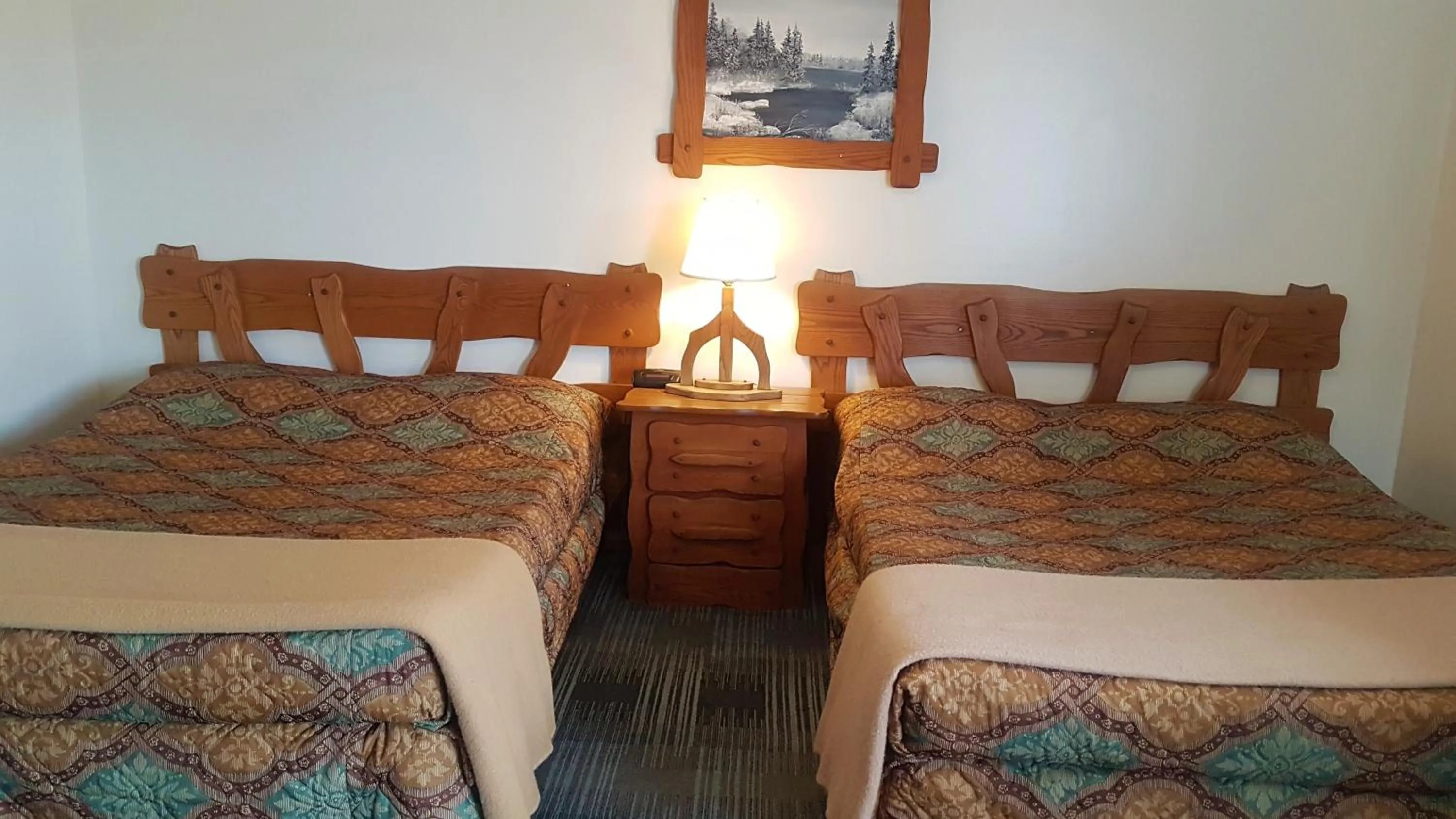 Bed in Agassiz Hotel and Restaurant - Under New Management