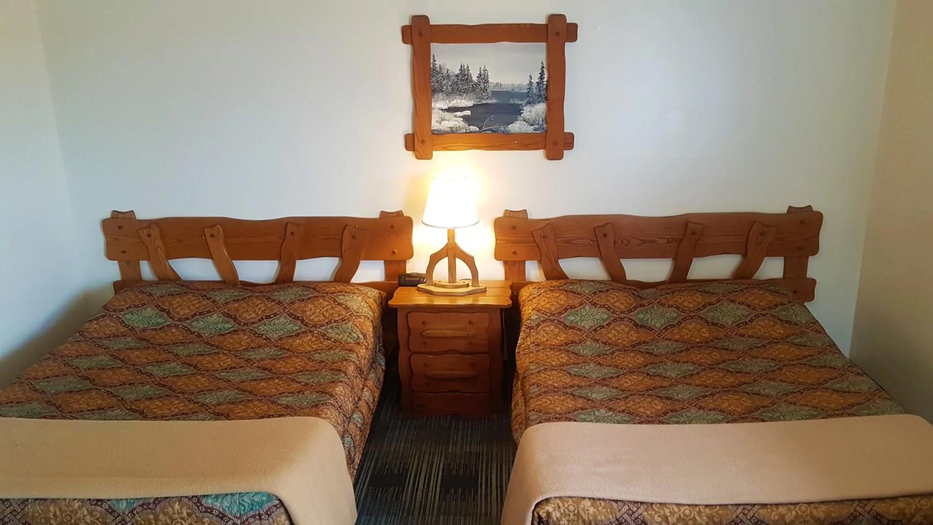 Bed in Agassiz Hotel and Restaurant - Under New Management