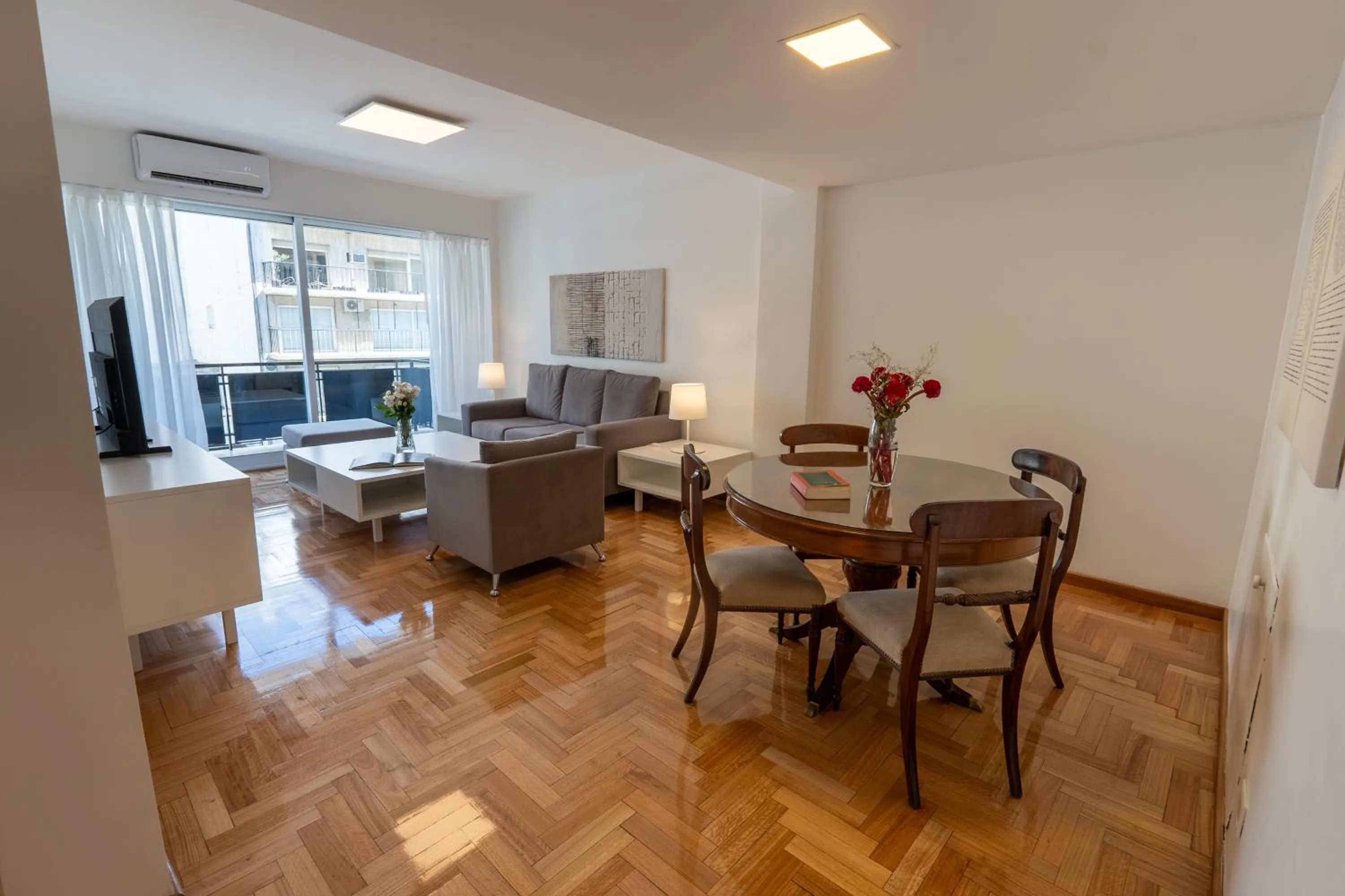 TV and multimedia in Aparthotel Trianon Recoleta