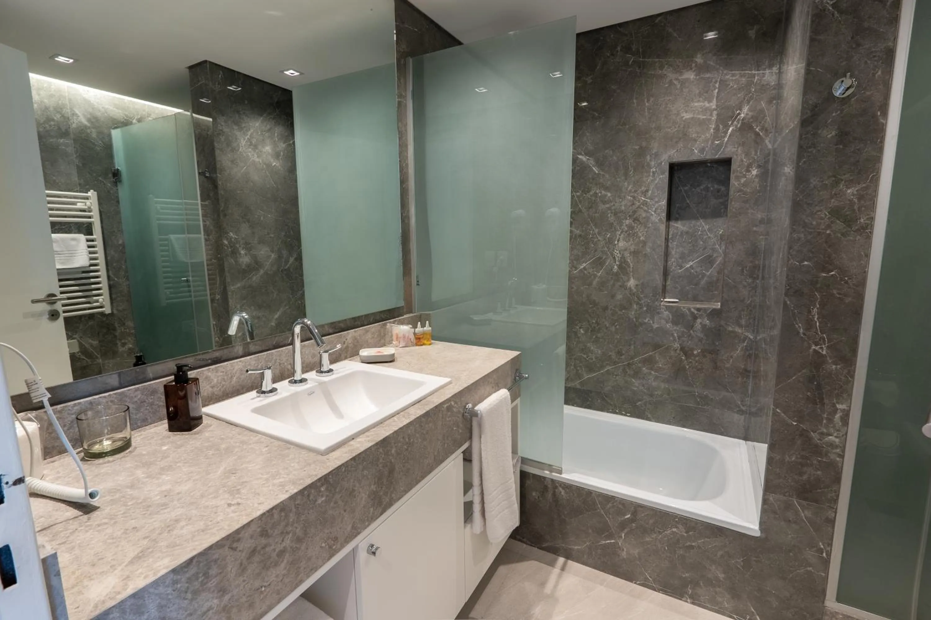 Shower in Aparthotel Trianon Recoleta