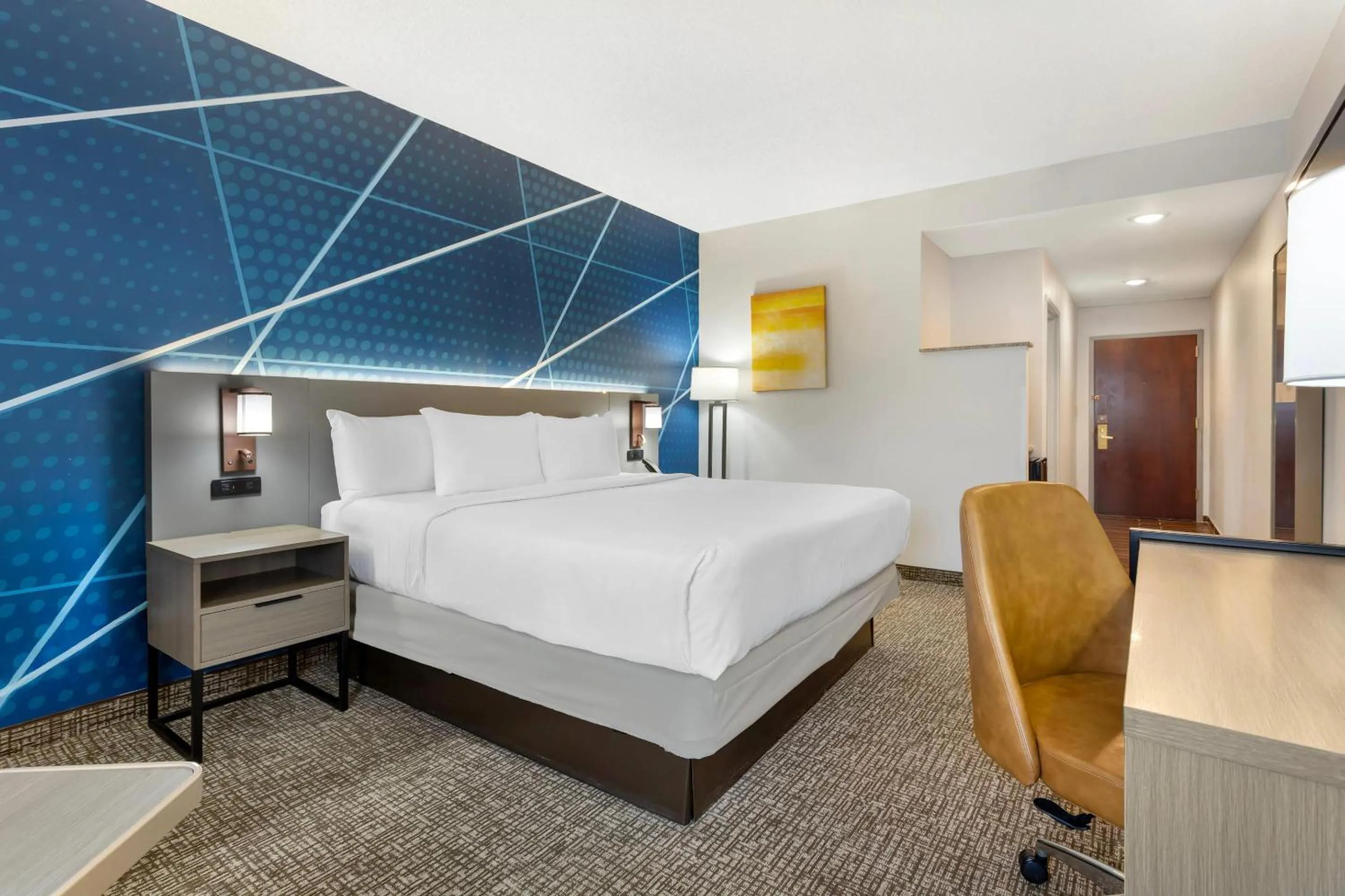 Bedroom, Bed in Comfort Suites East Brunswick - South River