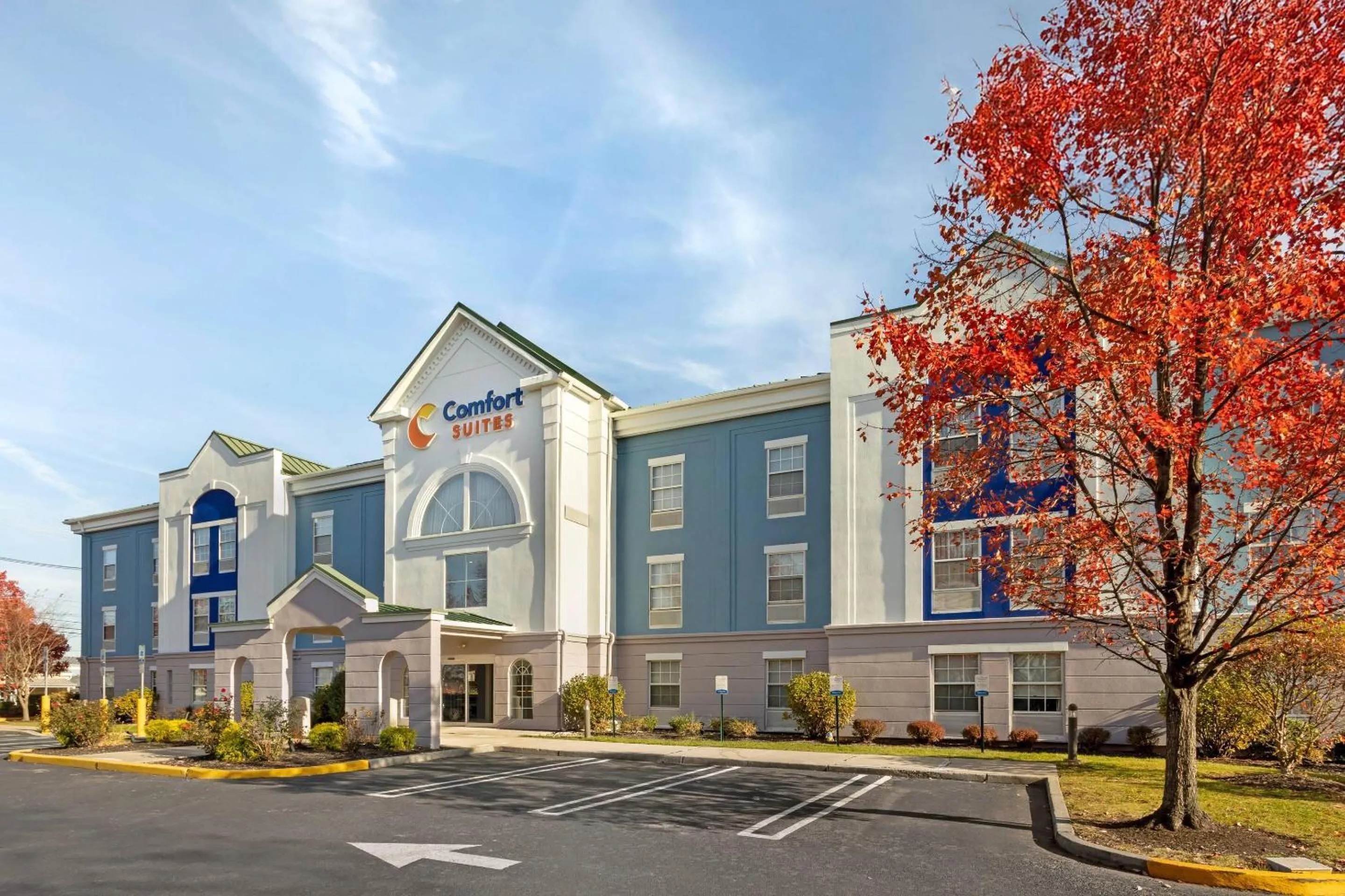 Property building in Comfort Suites East Brunswick - South River