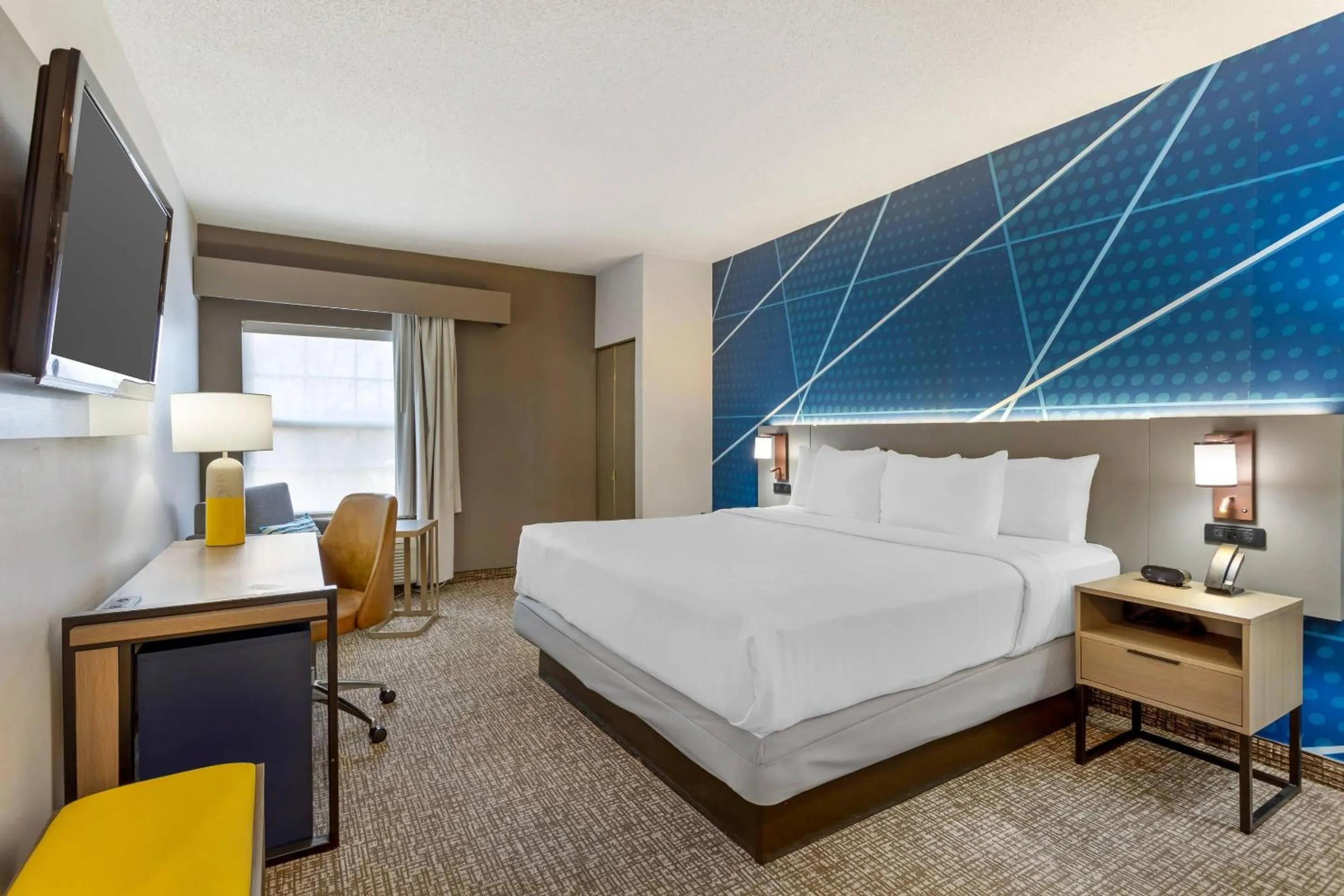 Bedroom, Bed in Comfort Suites East Brunswick - South River