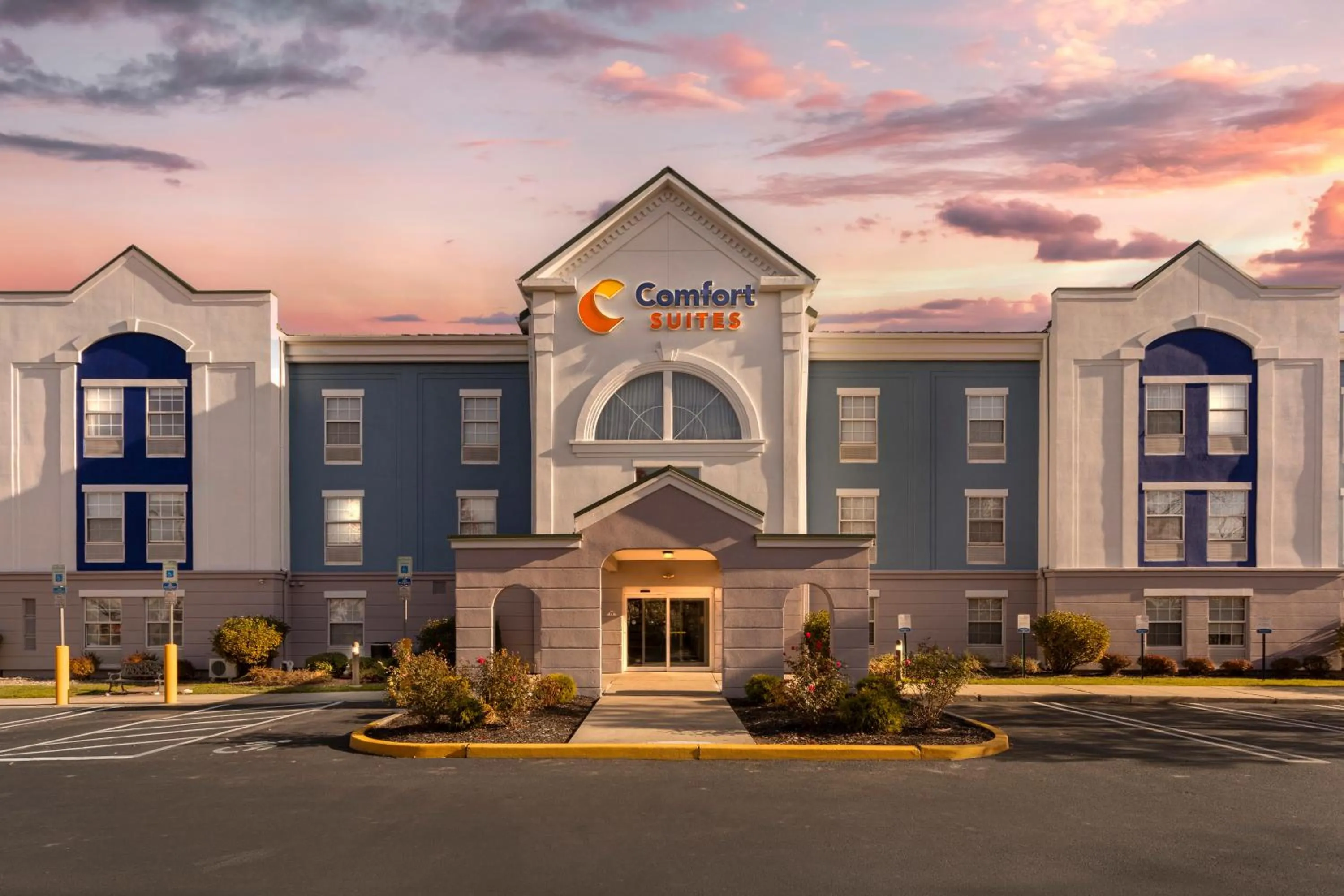 Property building in Comfort Suites East Brunswick - South River
