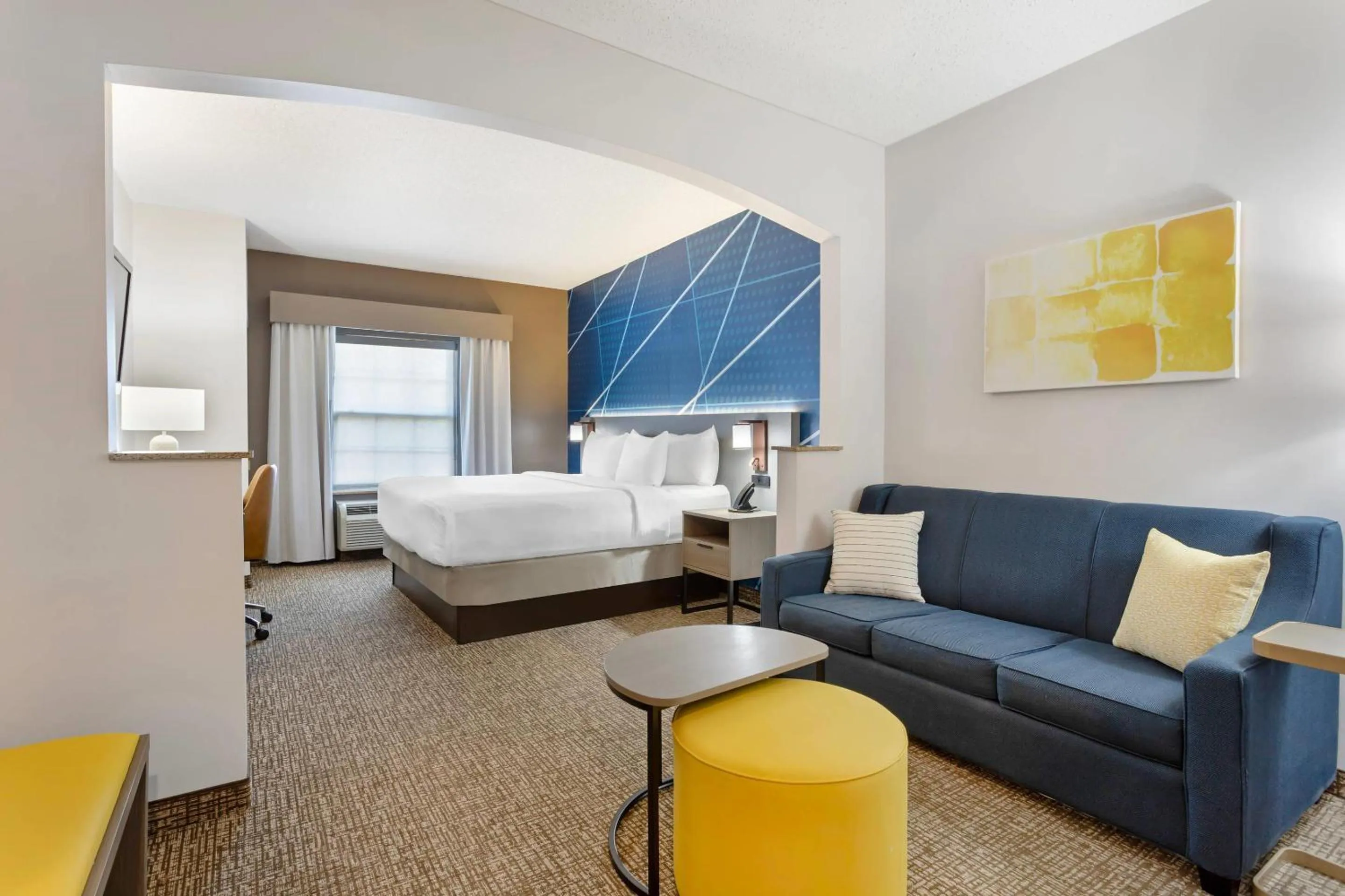 Bed in Comfort Suites East Brunswick - South River