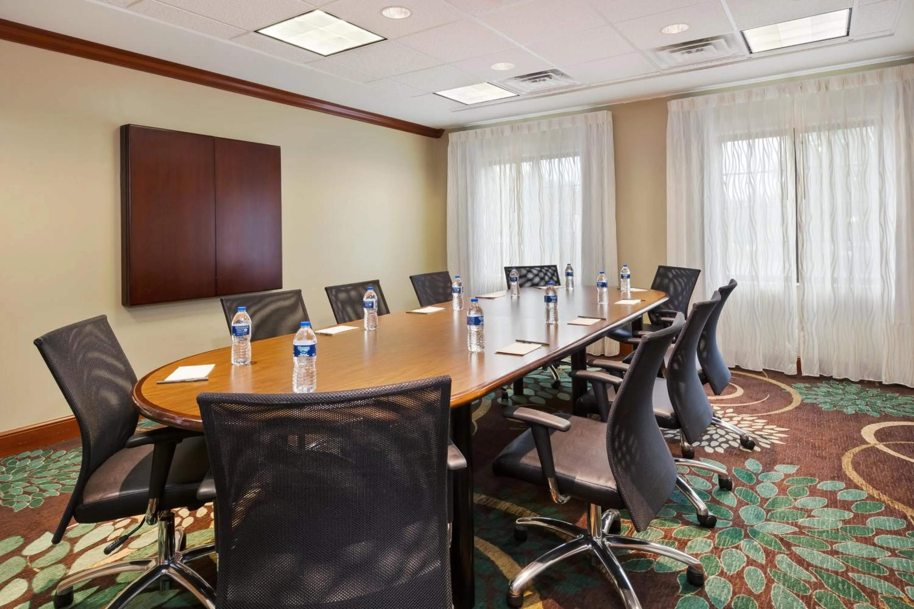 Meeting/conference room in Staybridge Suites Kalamazoo by IHG