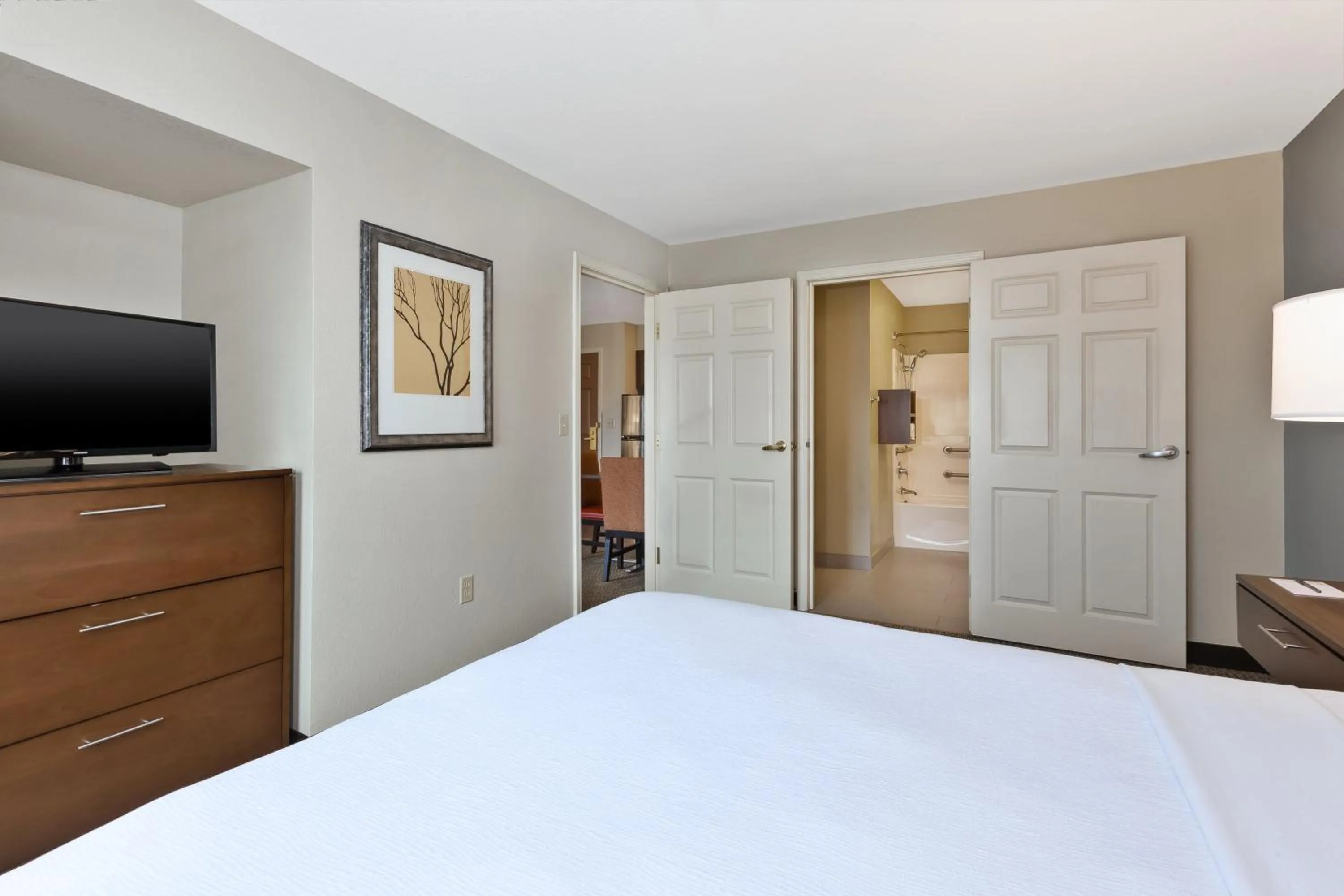 Photo of the whole room, Bed in Staybridge Suites Kalamazoo by IHG